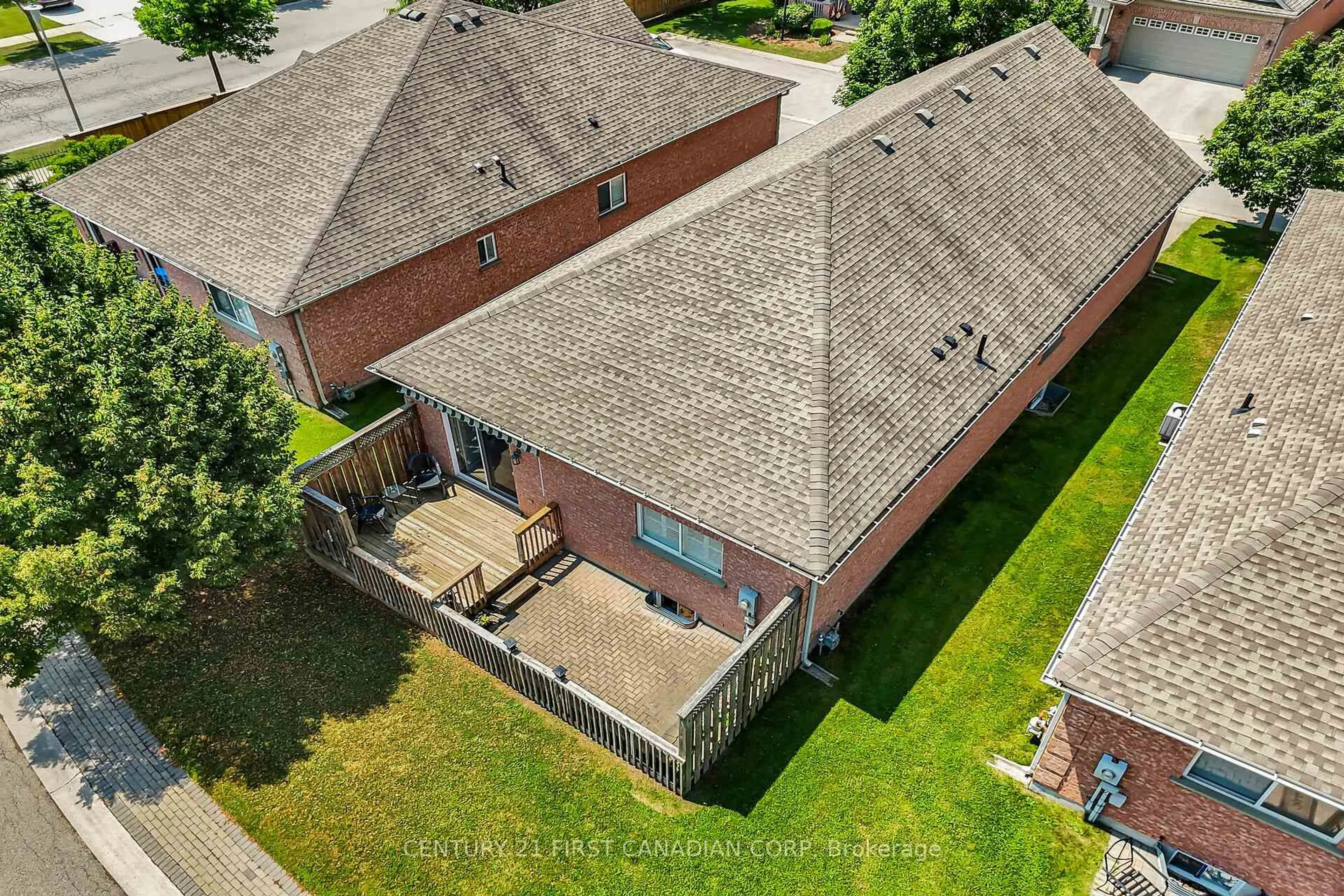 A pic from outside/outdoor area/front of a property/back of a property/a pic from drone, unknown for 2025 Meadowgate Blvd #153, London South Ontario N6M 1K9