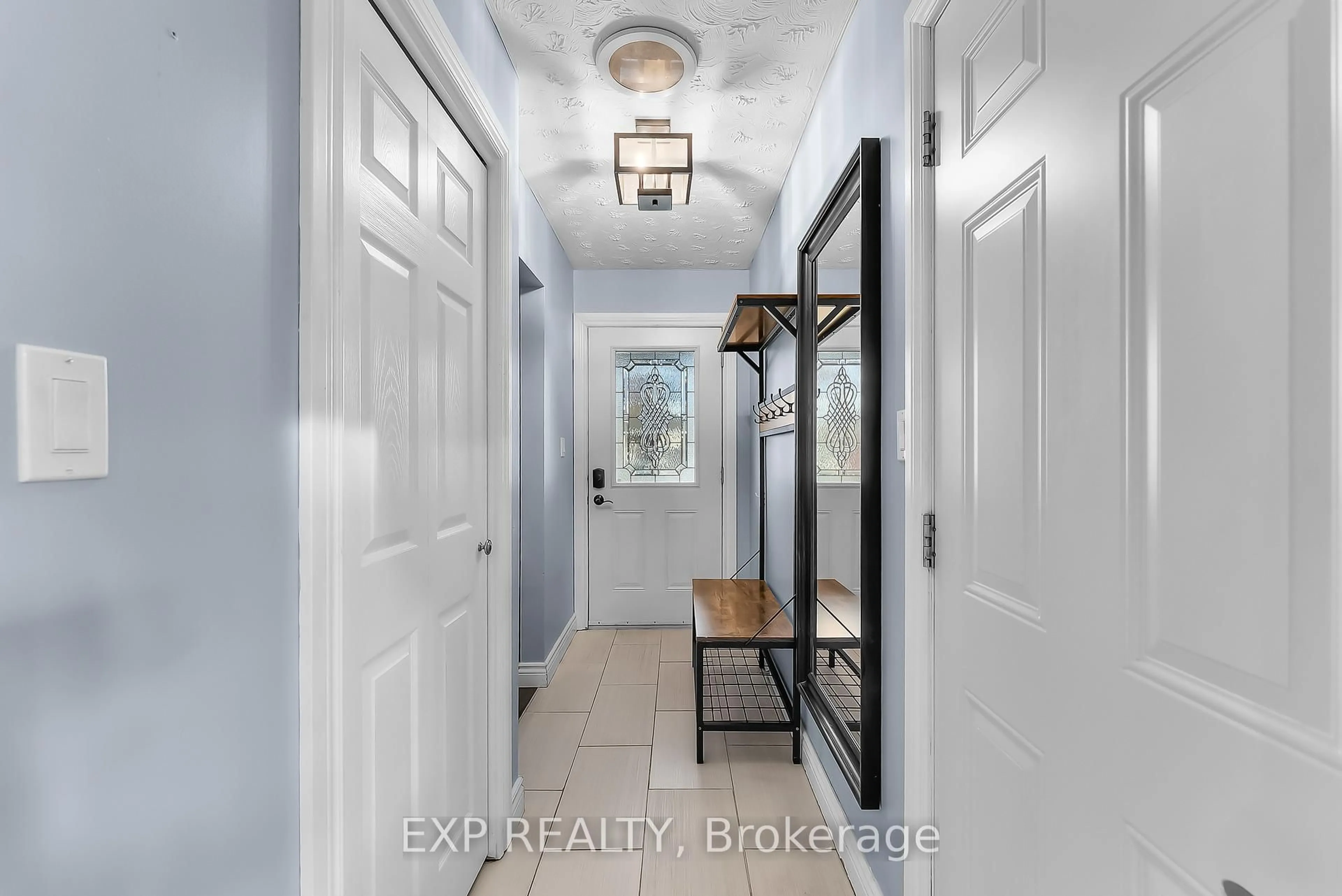 Indoor entryway for 4487 Lee Ave, Niagara Falls Ontario L2H 3C3