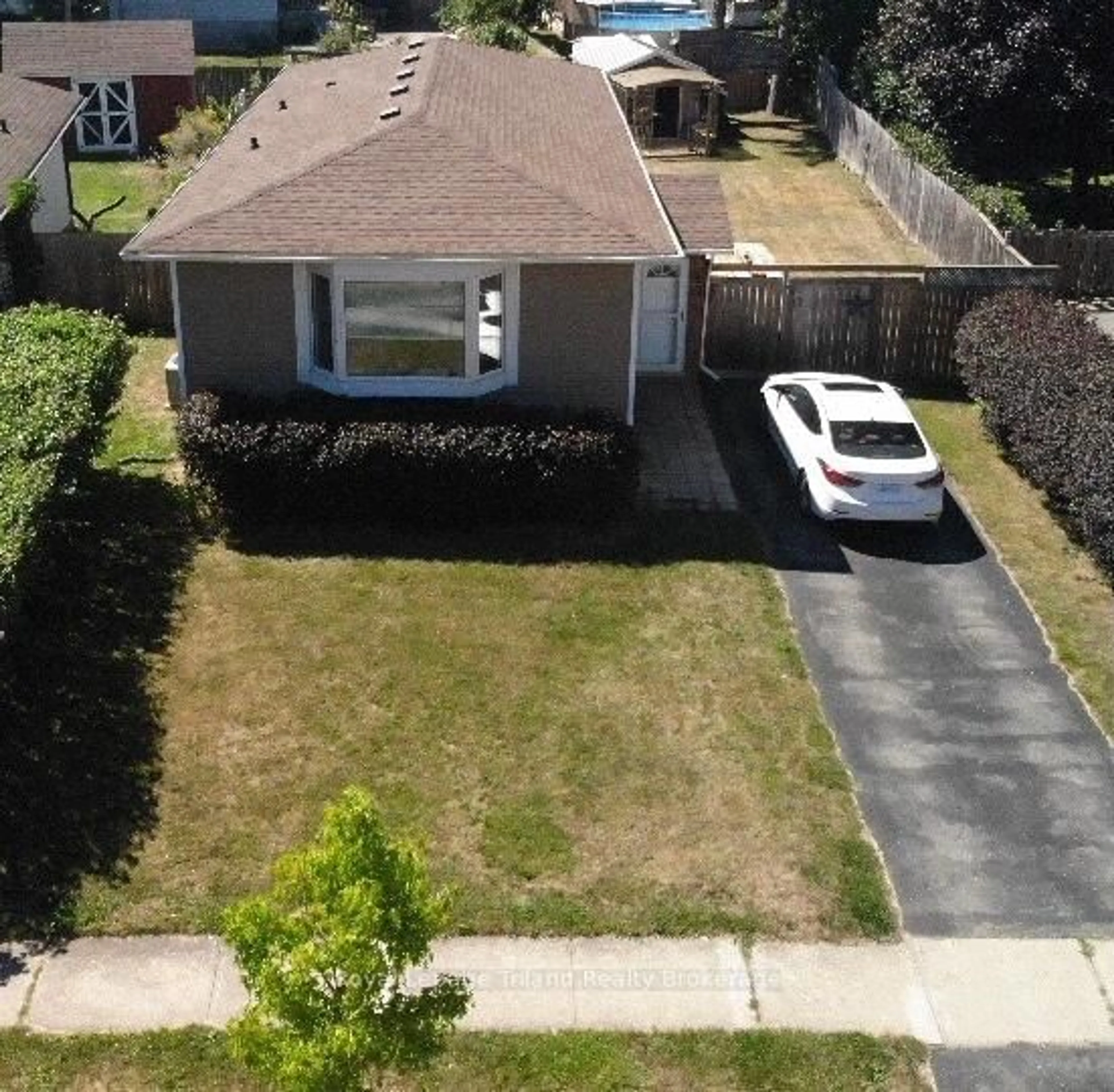 A pic from outside/outdoor area/front of a property/back of a property/a pic from drone, street for 92 Keats Dr, Woodstock Ontario N4S 8B8