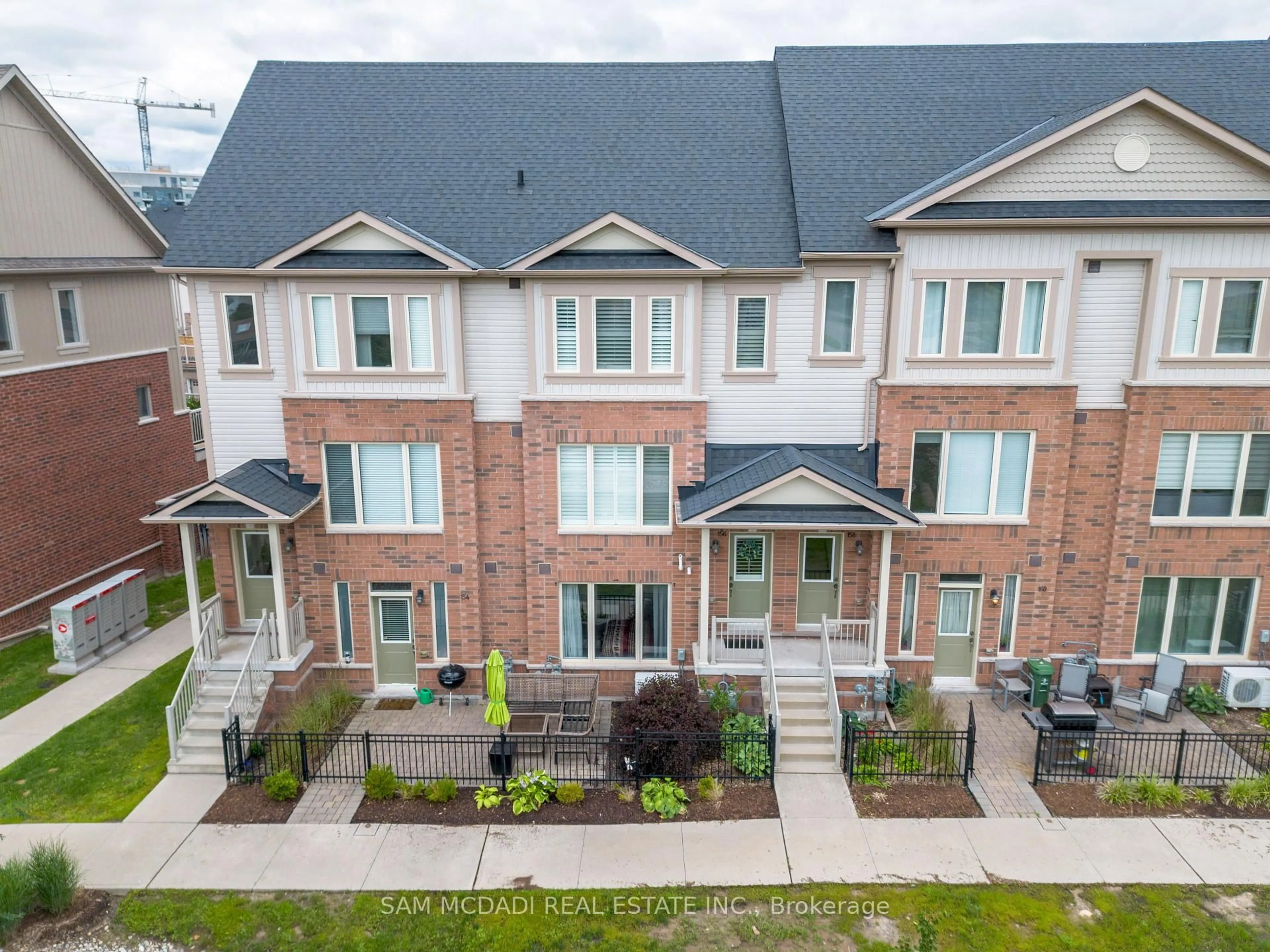 A pic from outside/outdoor area/front of a property/back of a property/a pic from drone, unknown for 156 Watson Pkwy, Guelph Ontario N1E 0P6