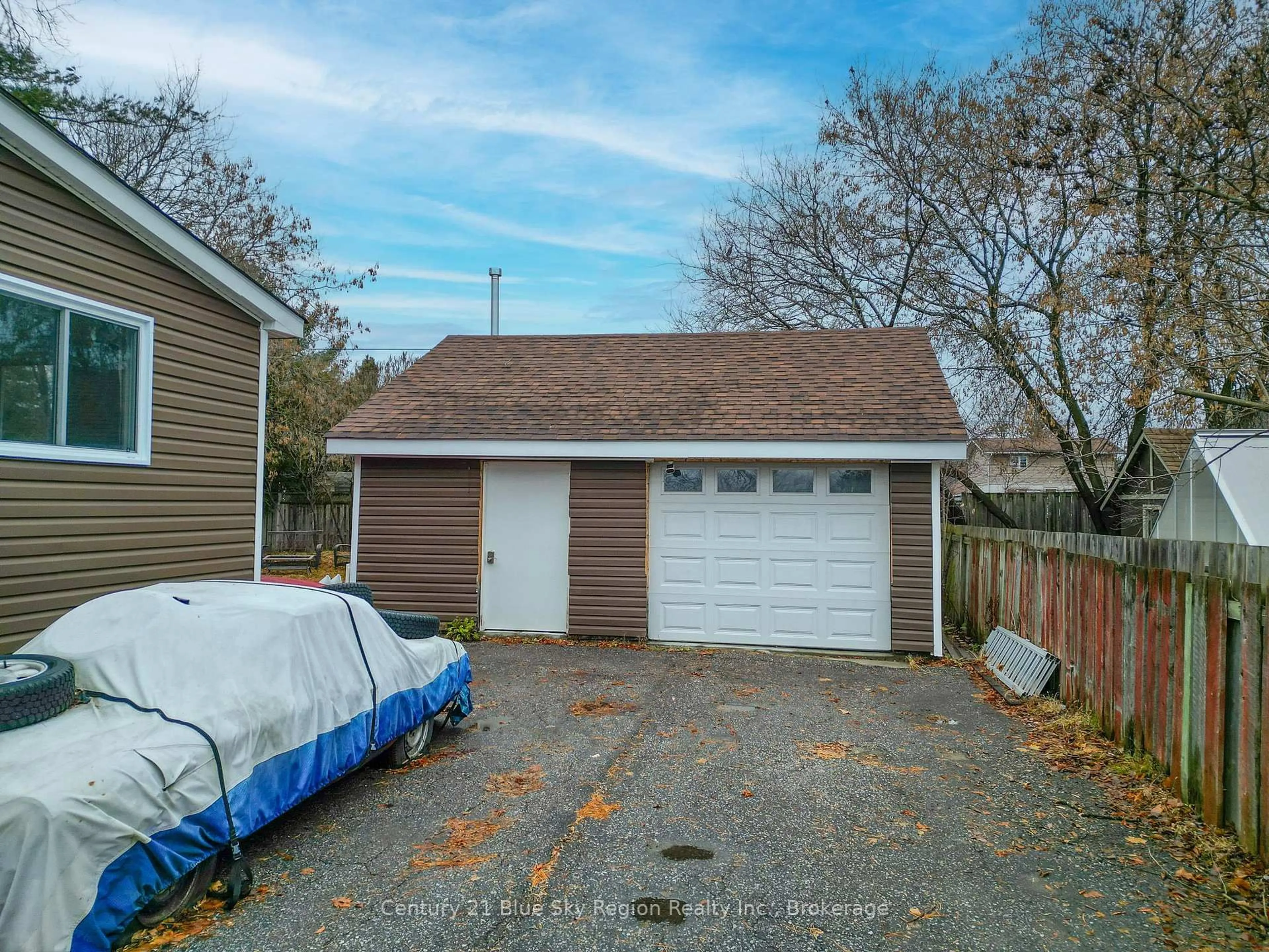 Shed for 320 Hutcheson Ave, North Bay Ontario P1B 6Z2