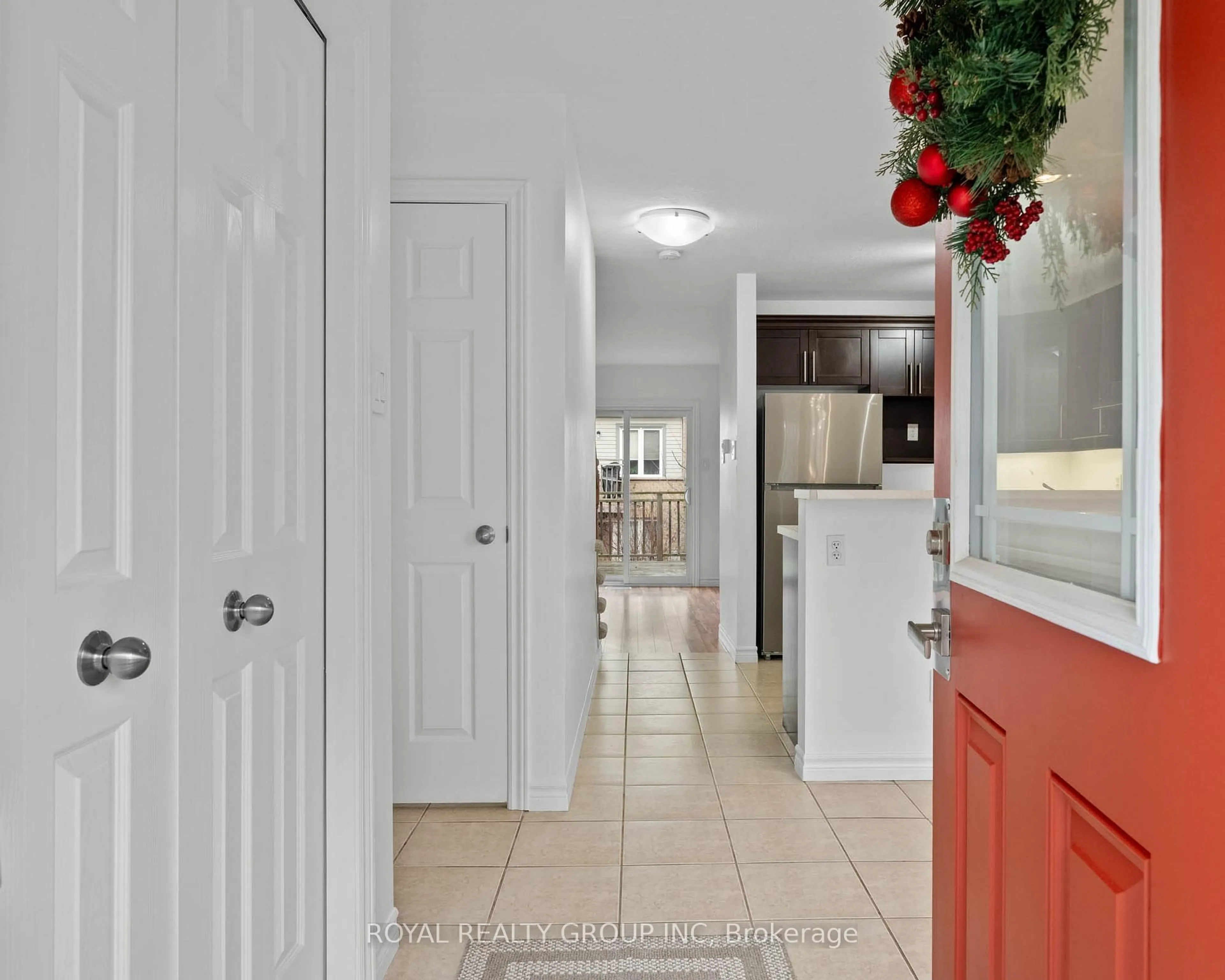 Indoor entryway for 10 Foxglove Cres #18, Kitchener Ontario N2E 0E1