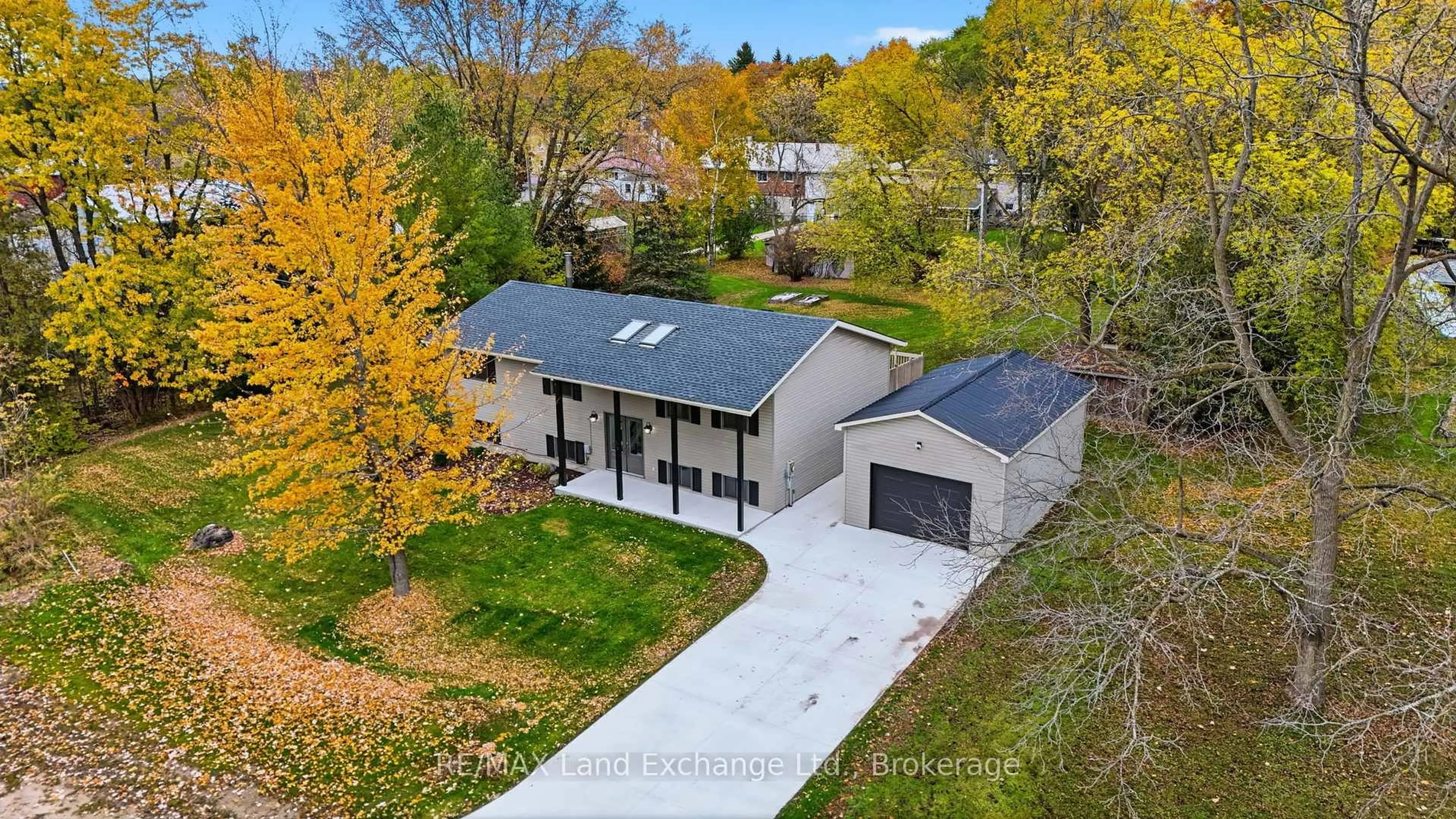 A pic from outside/outdoor area/front of a property/back of a property/a pic from drone, unknown for 25 Dirstien St, Brockton Ontario N0G 1S0