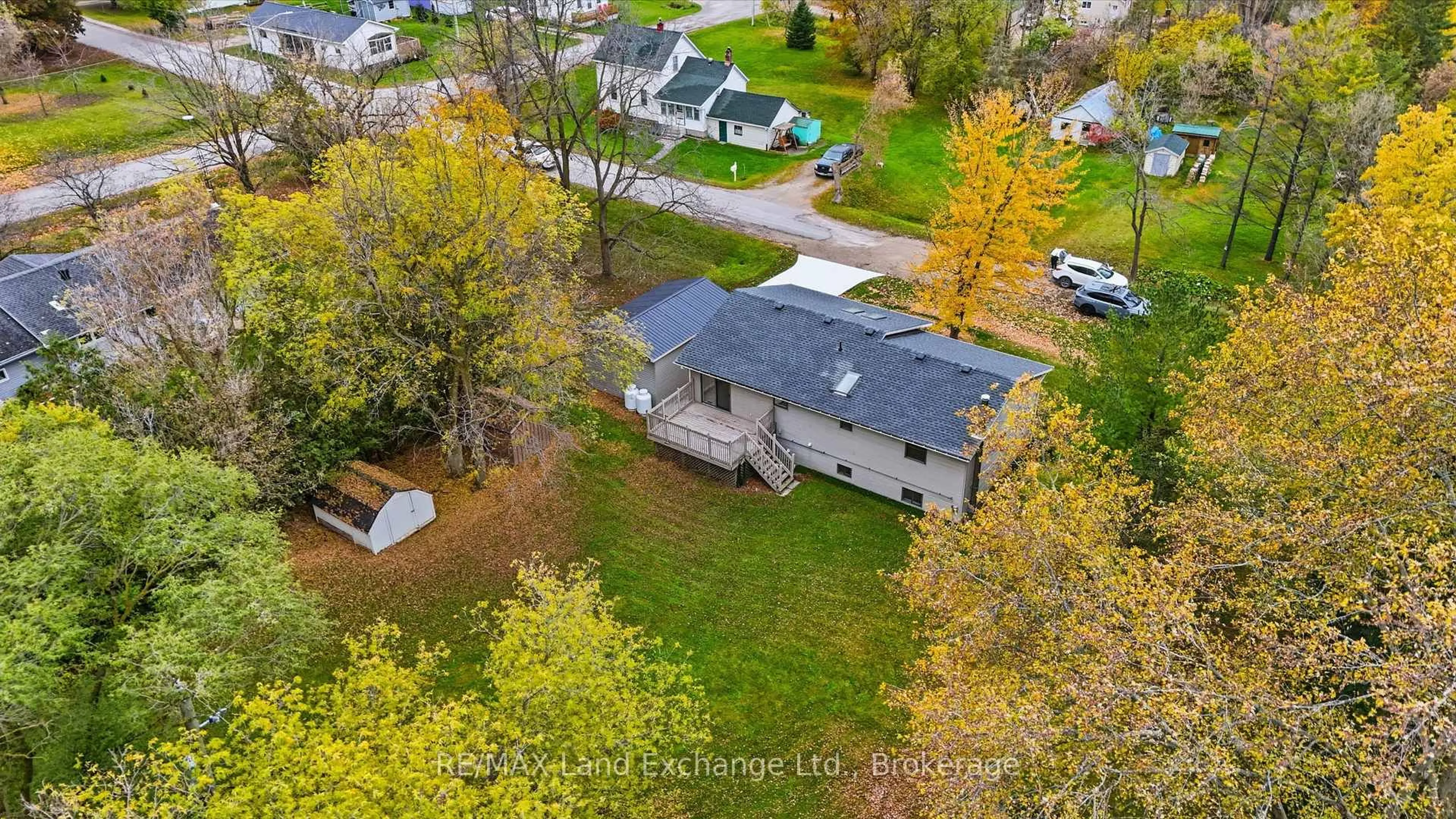 A pic from outside/outdoor area/front of a property/back of a property/a pic from drone, street for 25 Dirstien St, Brockton Ontario N0G 1S0