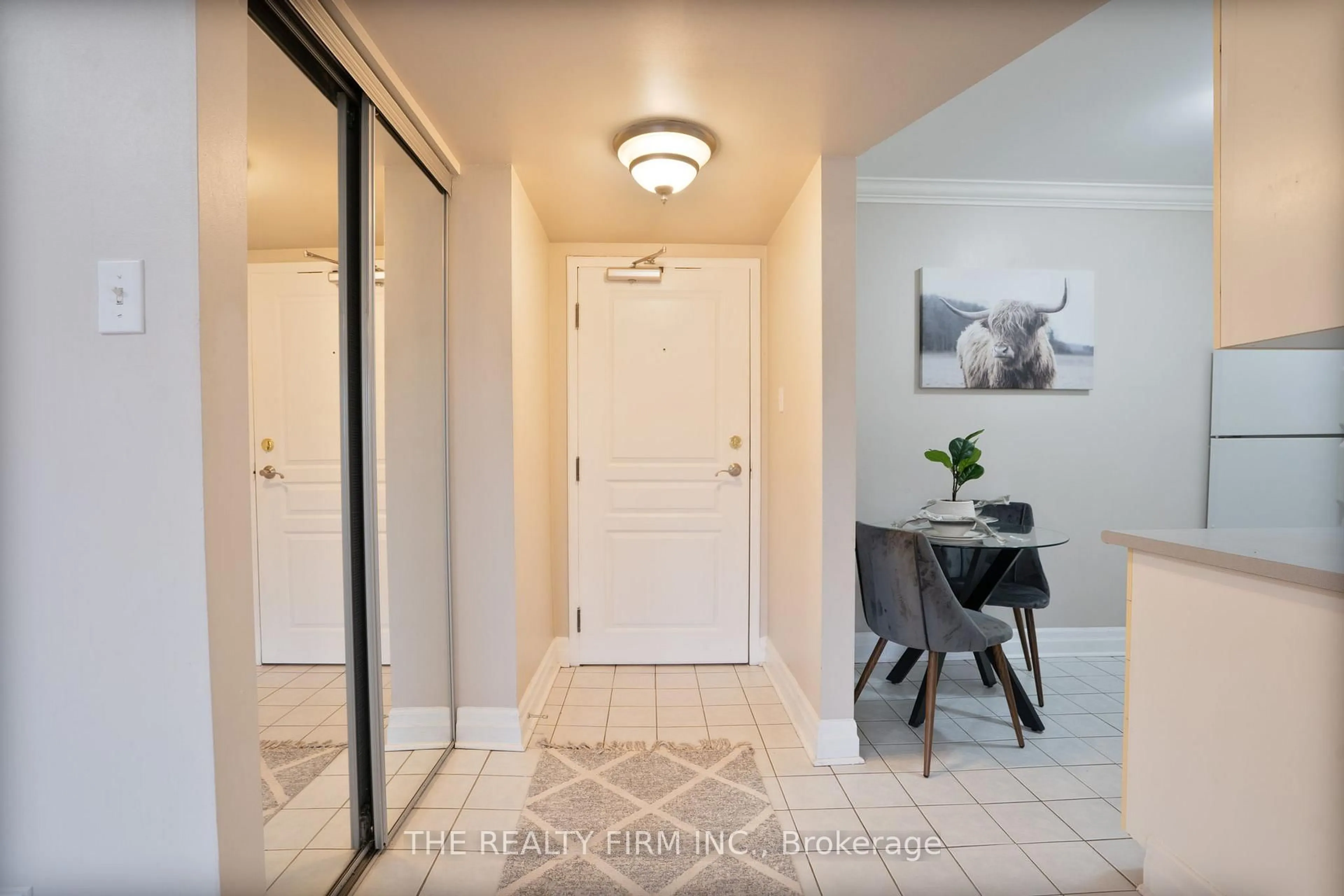 Indoor entryway for 1275 Bentley Dr #310, London East Ontario N5V 4M4