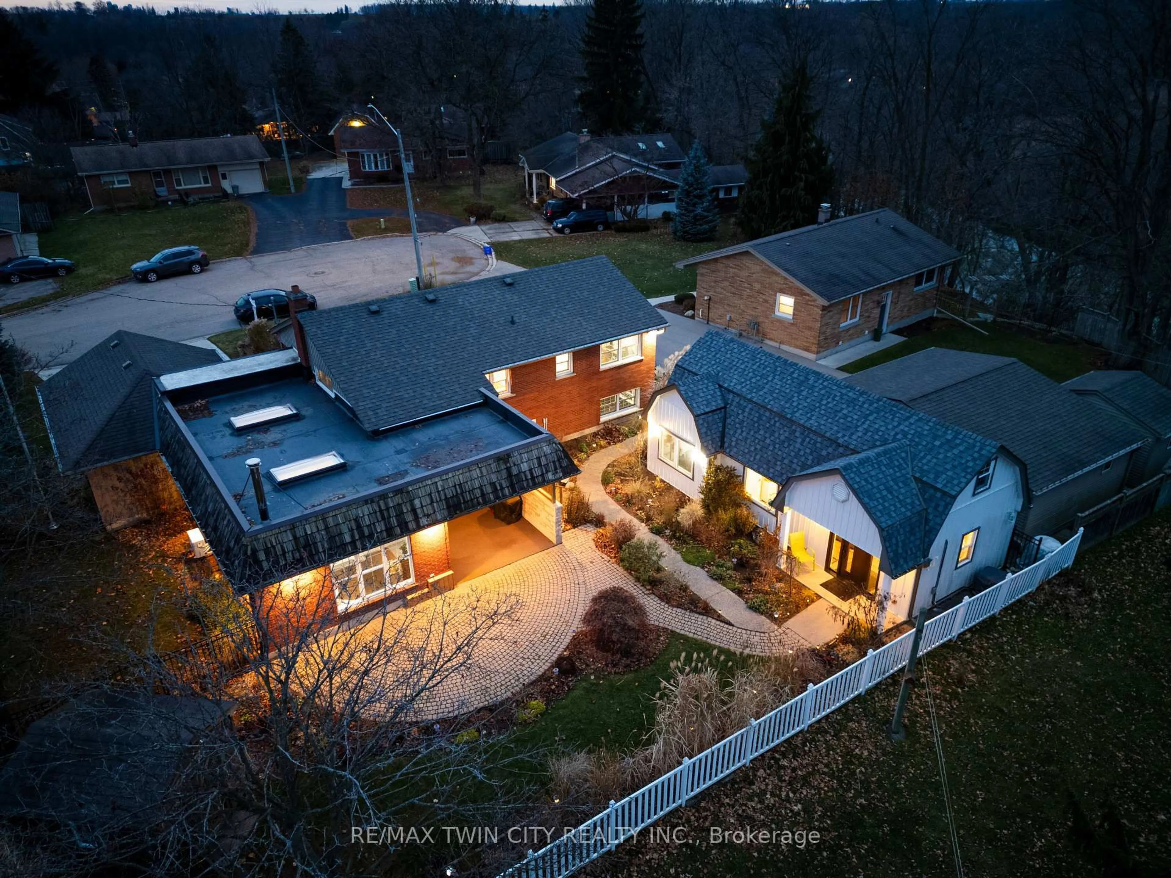 A pic from outside/outdoor area/front of a property/back of a property/a pic from drone, unknown for 466 Hillview Cres, Wilmot Ontario N3A 1K8