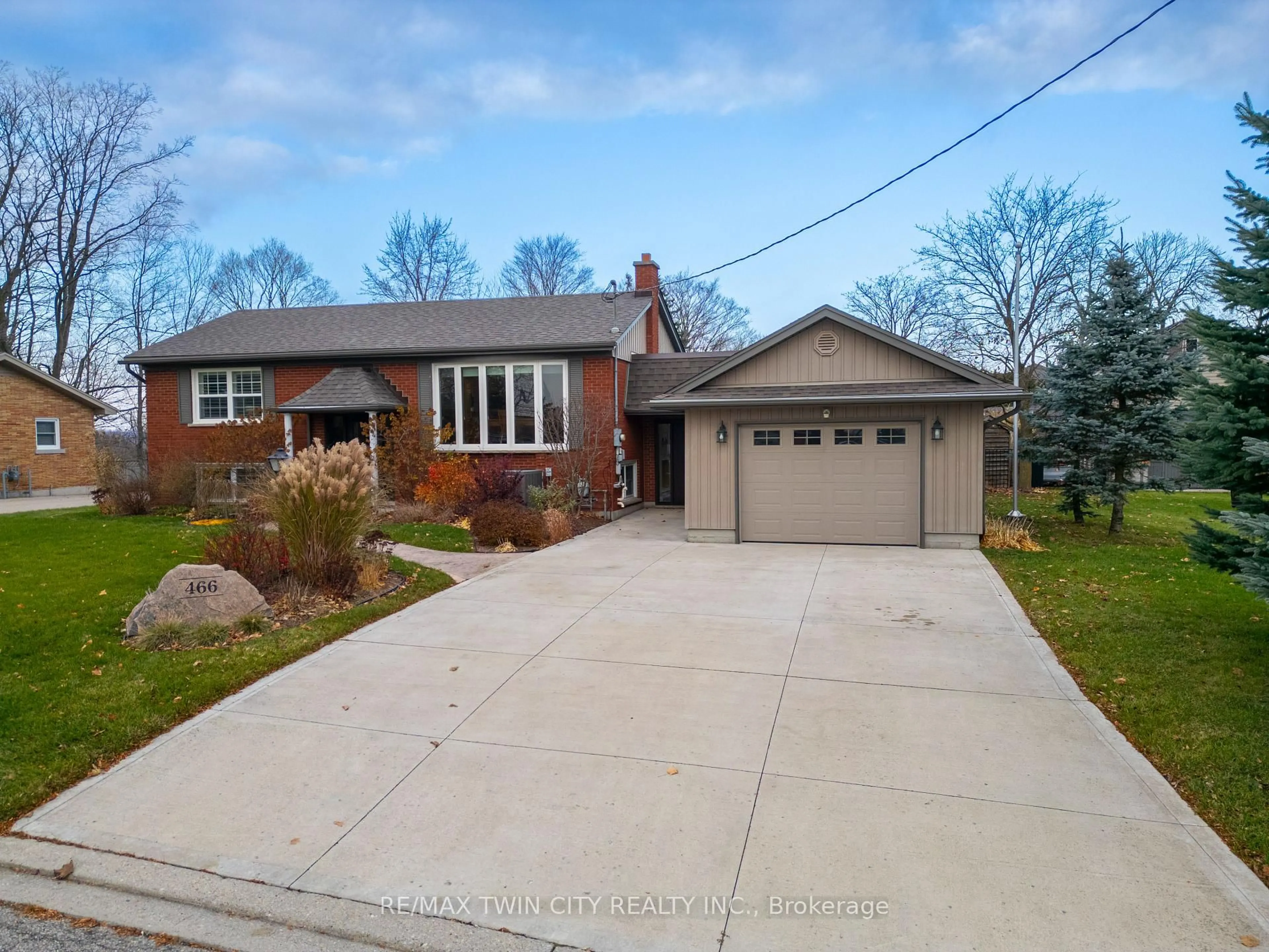 Home with brick exterior material, street for 466 Hillview Cres, Wilmot Ontario N3A 1K8