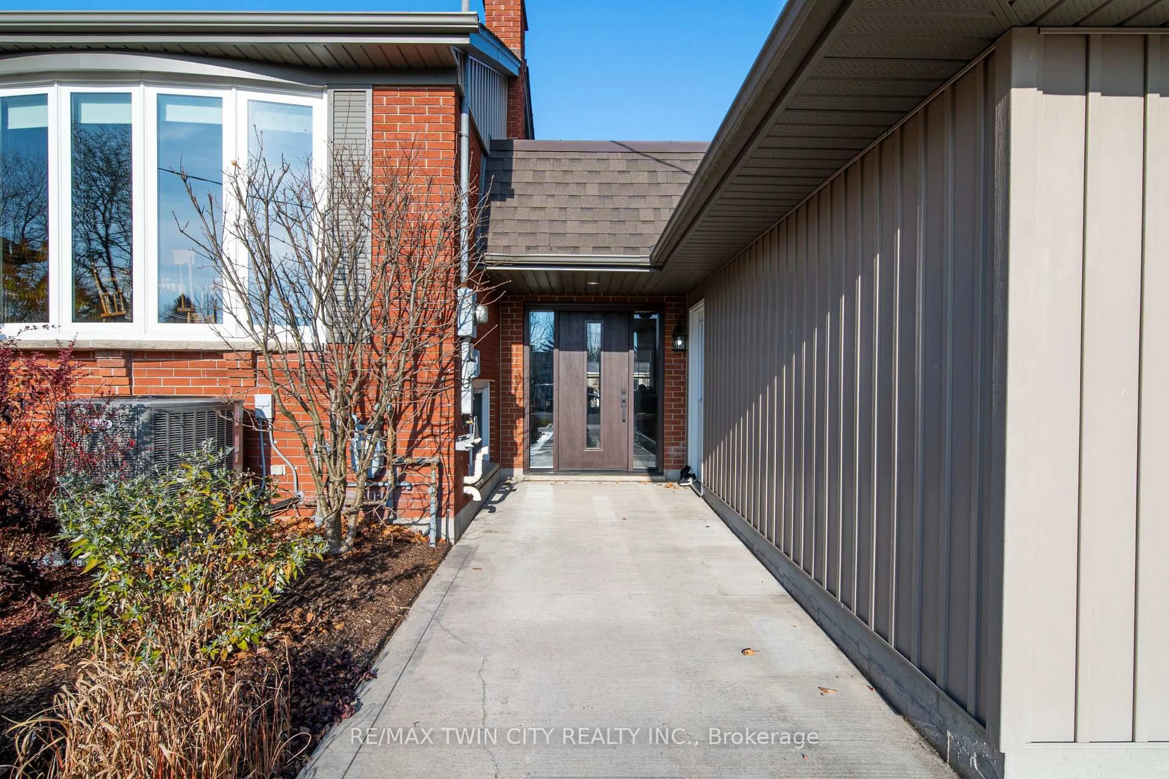 Home with brick exterior material, street for 466 Hillview Cres, Wilmot Ontario N3A 1K8