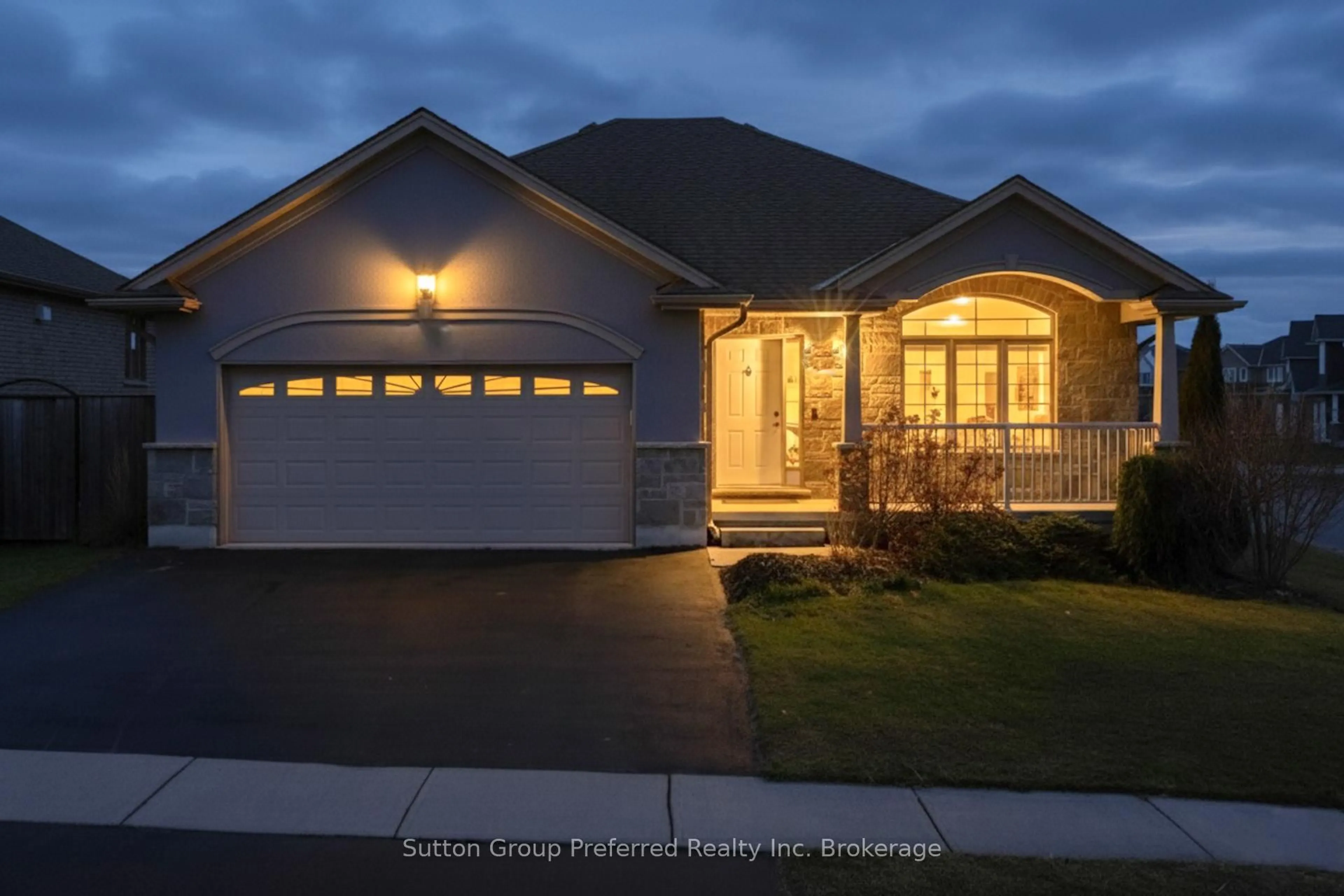 Home with vinyl exterior material, street for 820 Ridgewood Dr, Woodstock Ontario N4T 0E1