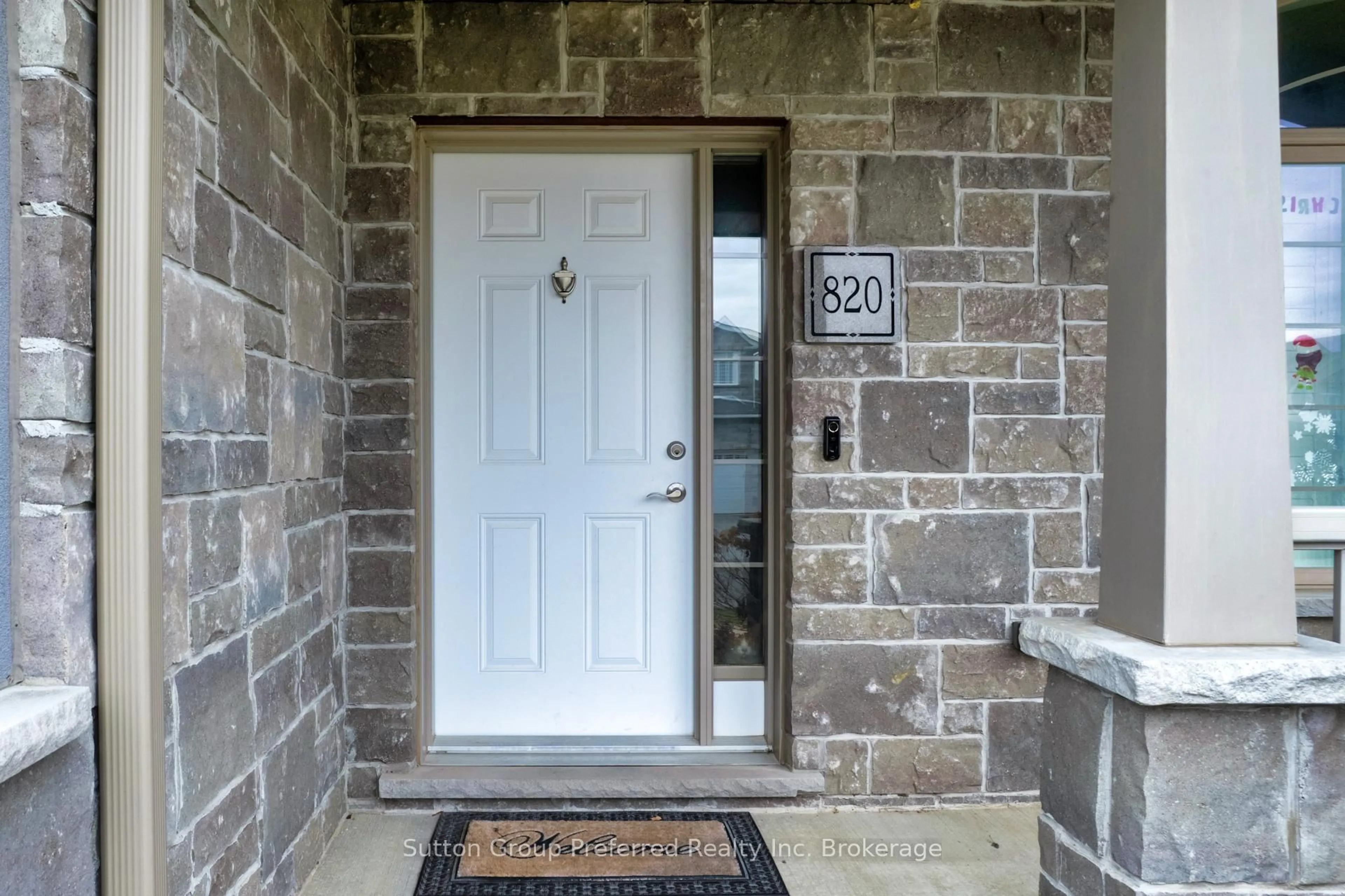 Indoor entryway for 820 Ridgewood Dr, Woodstock Ontario N4T 0E1