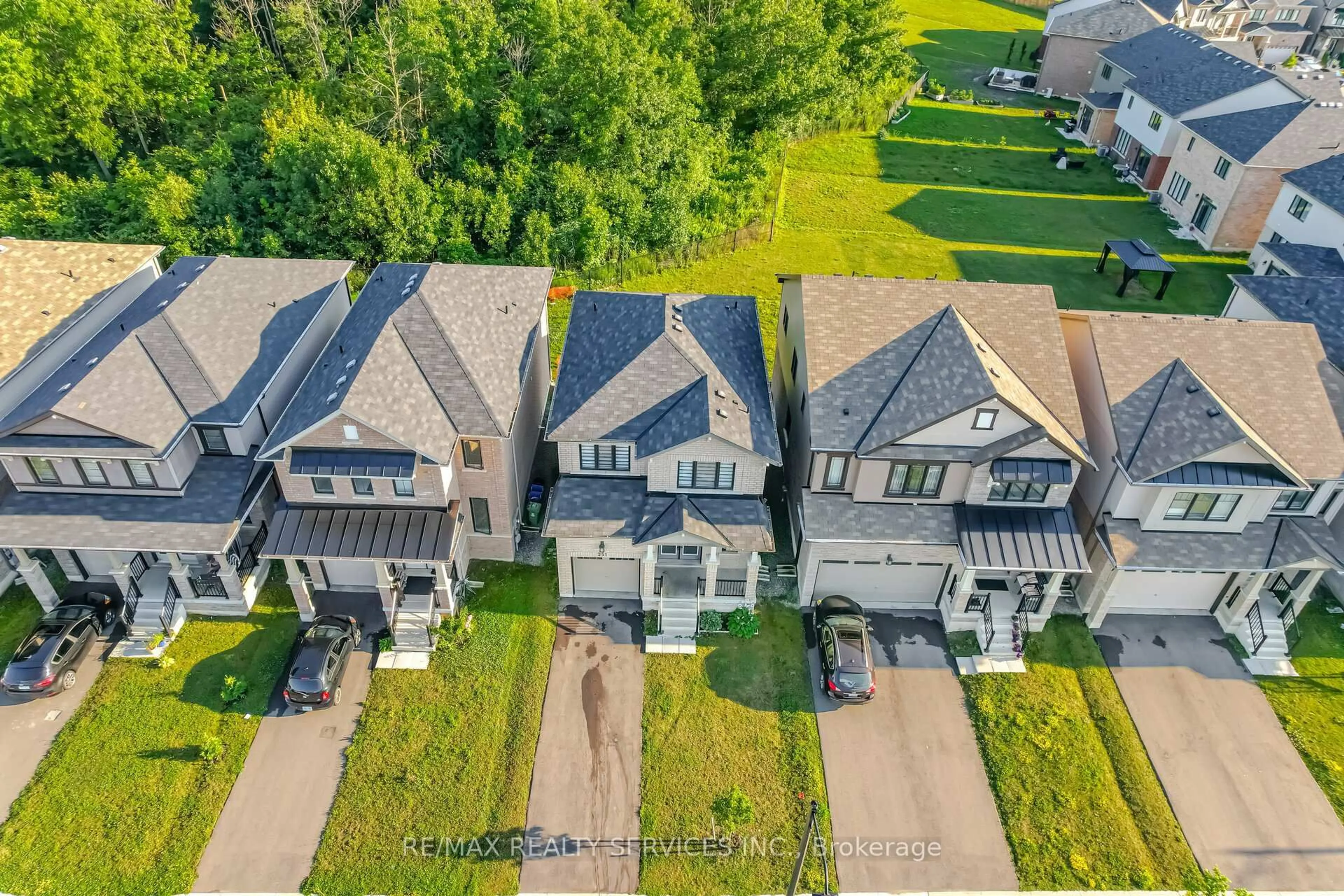 A pic from outside/outdoor area/front of a property/back of a property/a pic from drone, street for 251 Bedrock Dr, Hamilton Ontario L8J 0M2