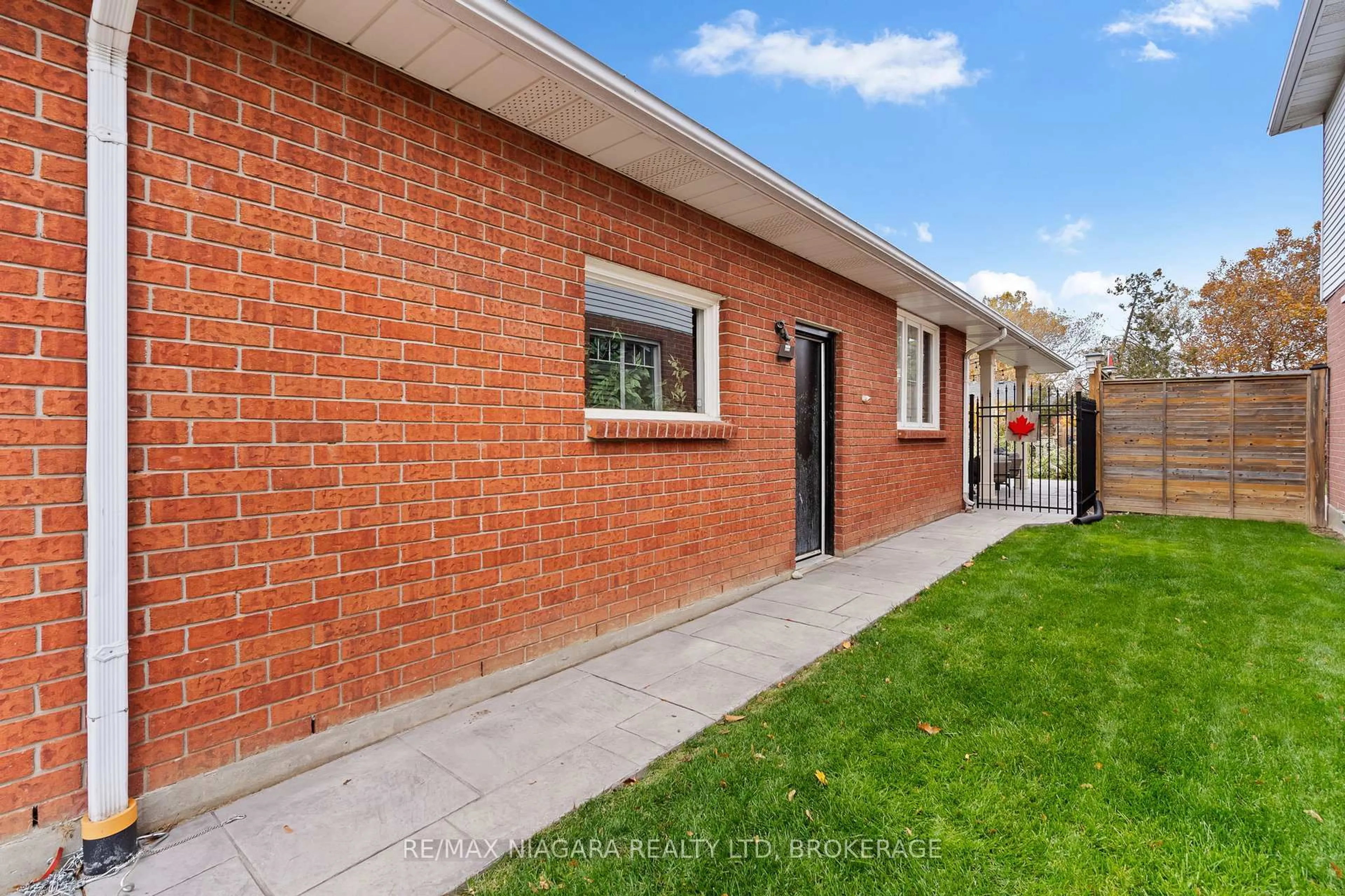 Home with brick exterior material, street for 22 Michelle Dr, St. Catharines Ontario L2S 3G7