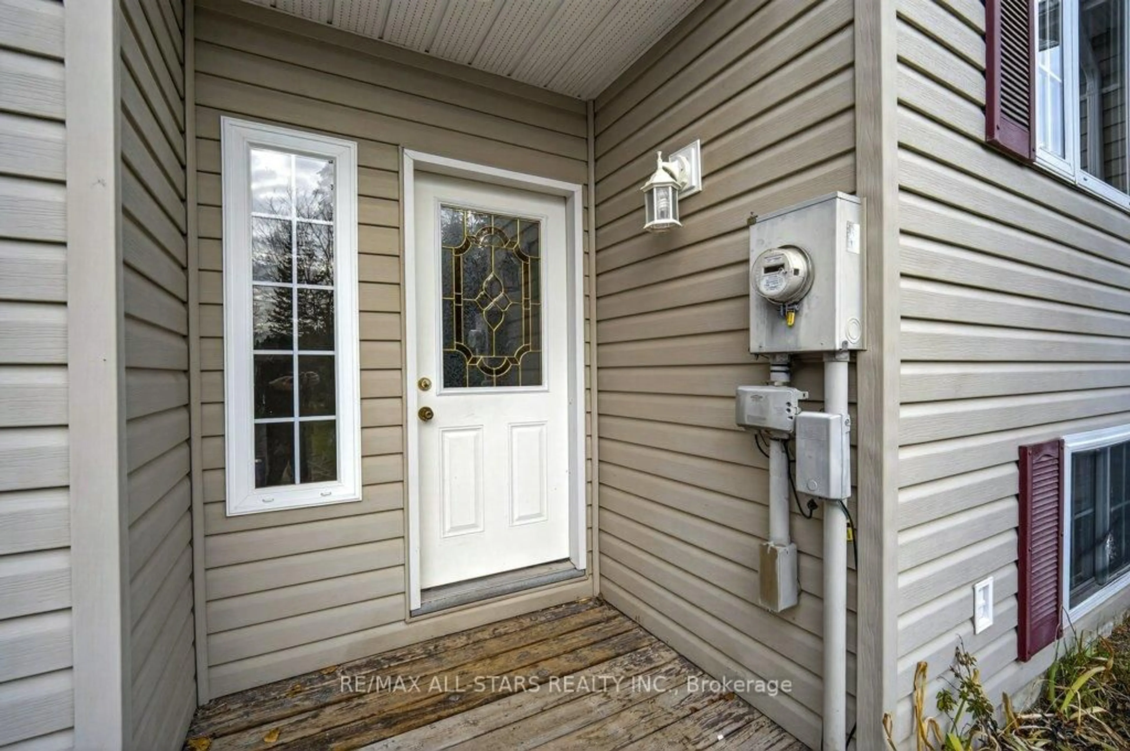 Indoor entryway for 11 Grandview Dr, Kawartha Lakes Ontario K0L 2W0