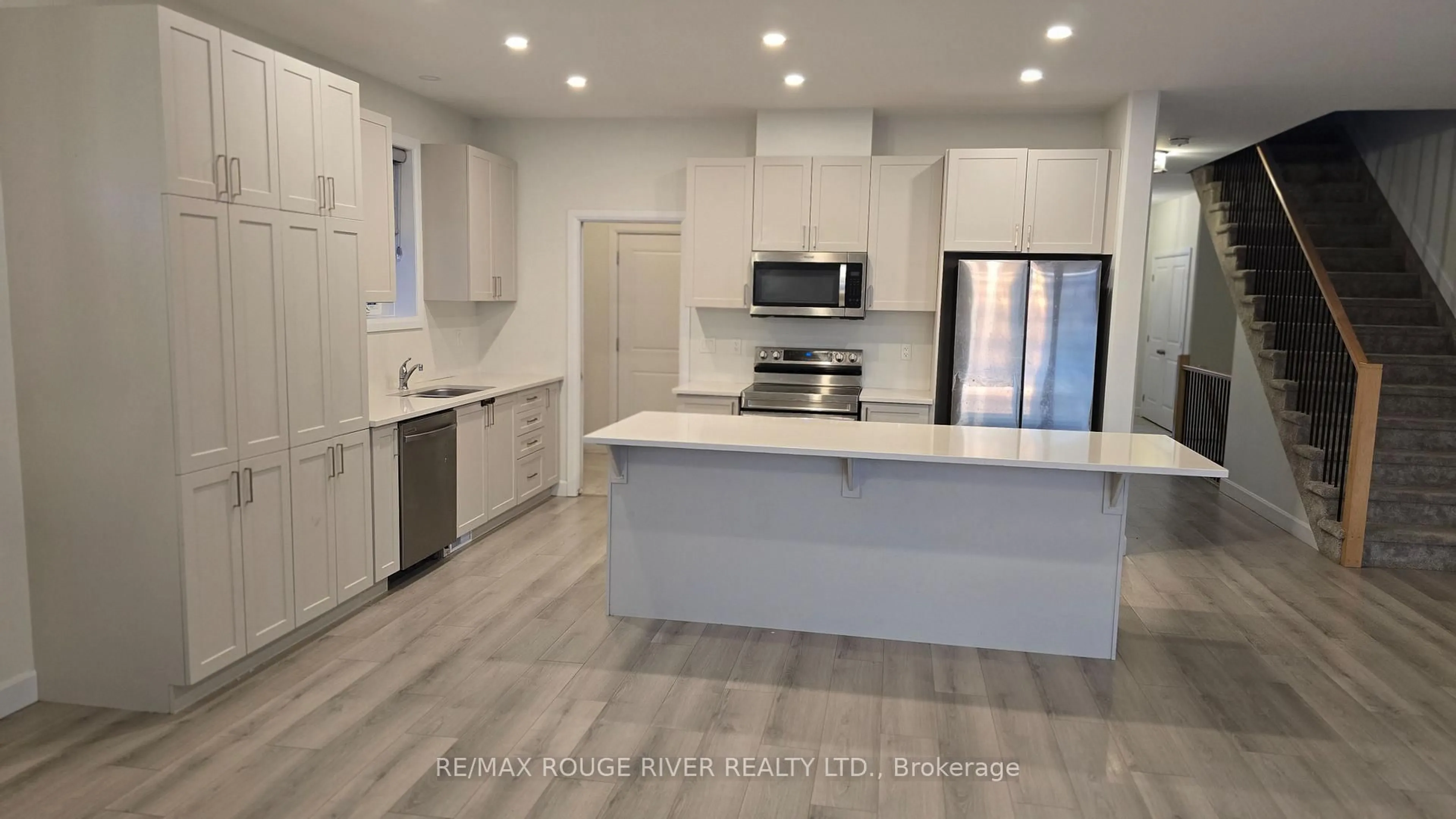 Open concept kitchen, ceramic/tile floor for 46 Erie Crt, Loyalist Ontario K7N 0E3