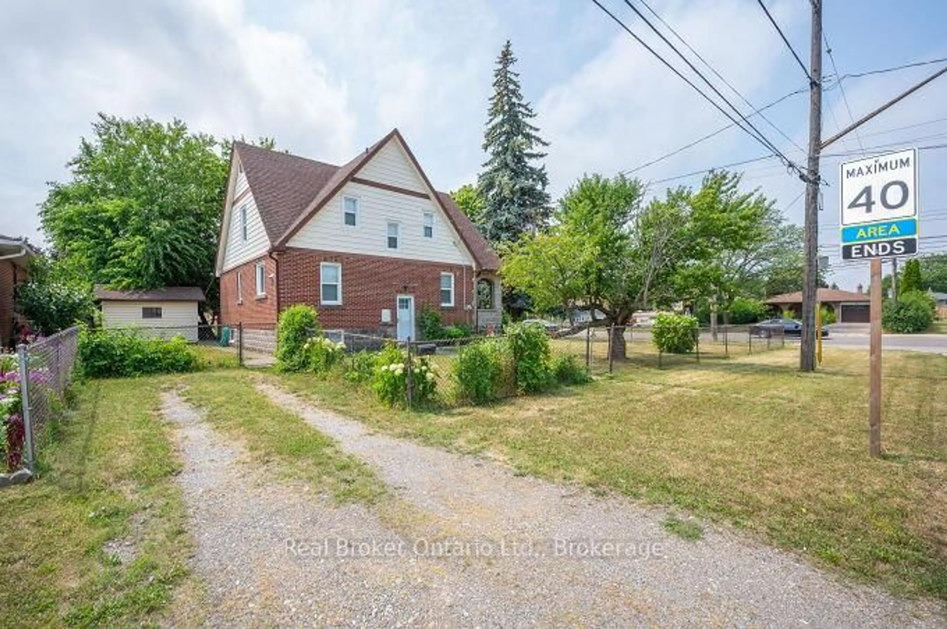 A pic from outside/outdoor area/front of a property/back of a property/a pic from drone, street for 264 Grays Rd, Hamilton Ontario L8E 1V1
