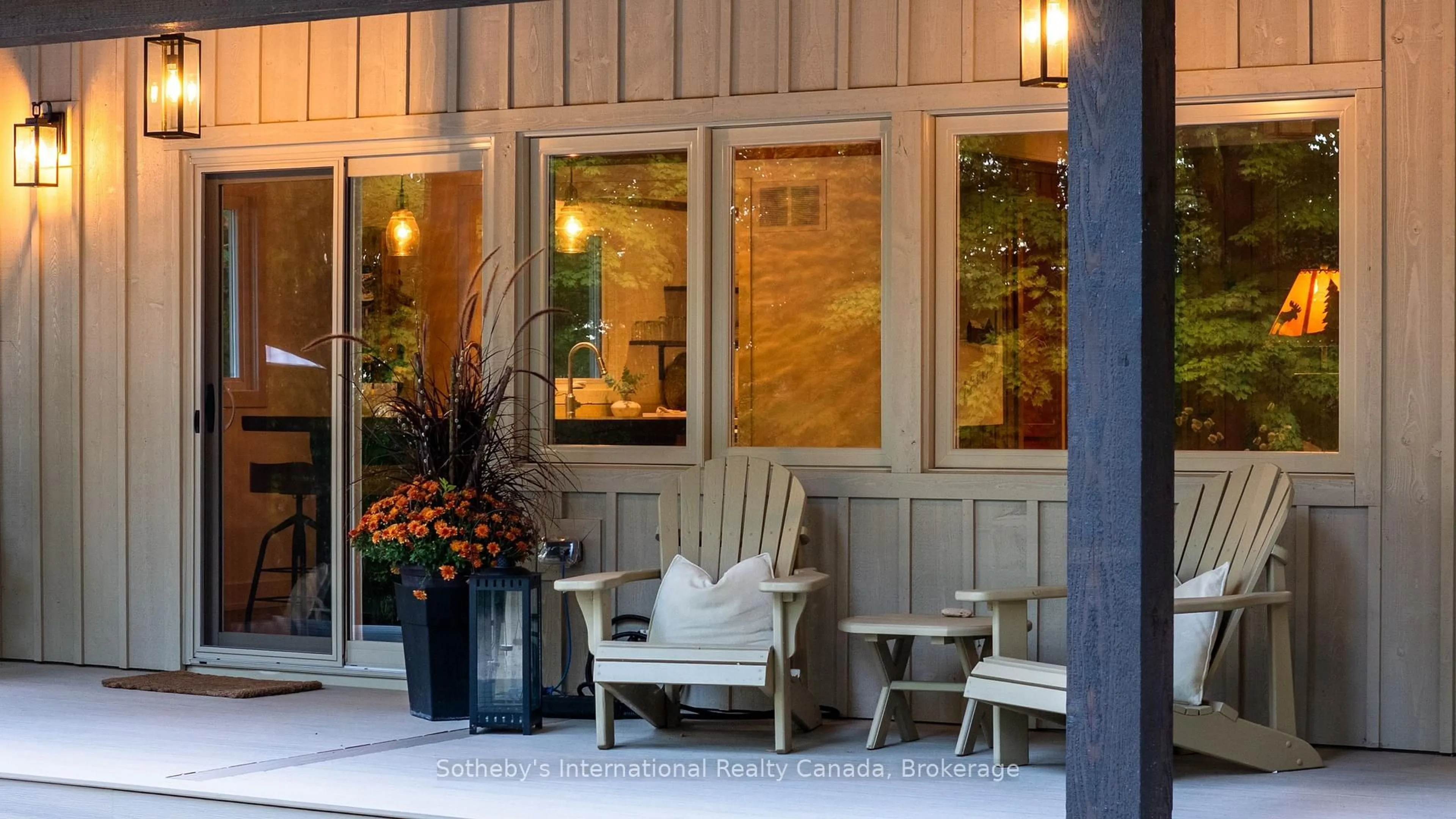 Patio, street for 131 Kitzbuhl Cres, Blue Mountains Ontario L9Y 0S5