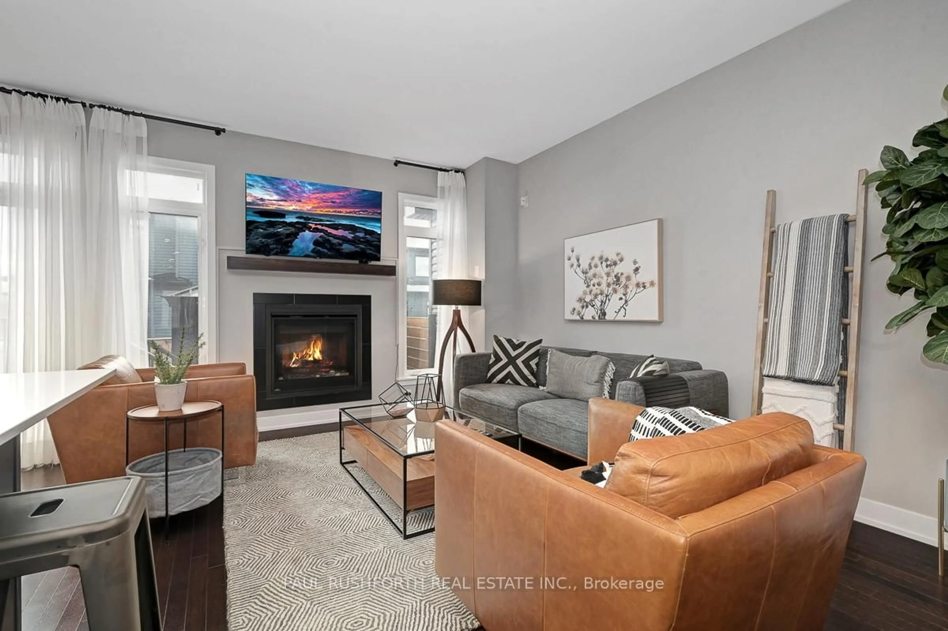 Living room with furniture, unknown for 333 Joshua St, Orleans Ontario K1W 0N7