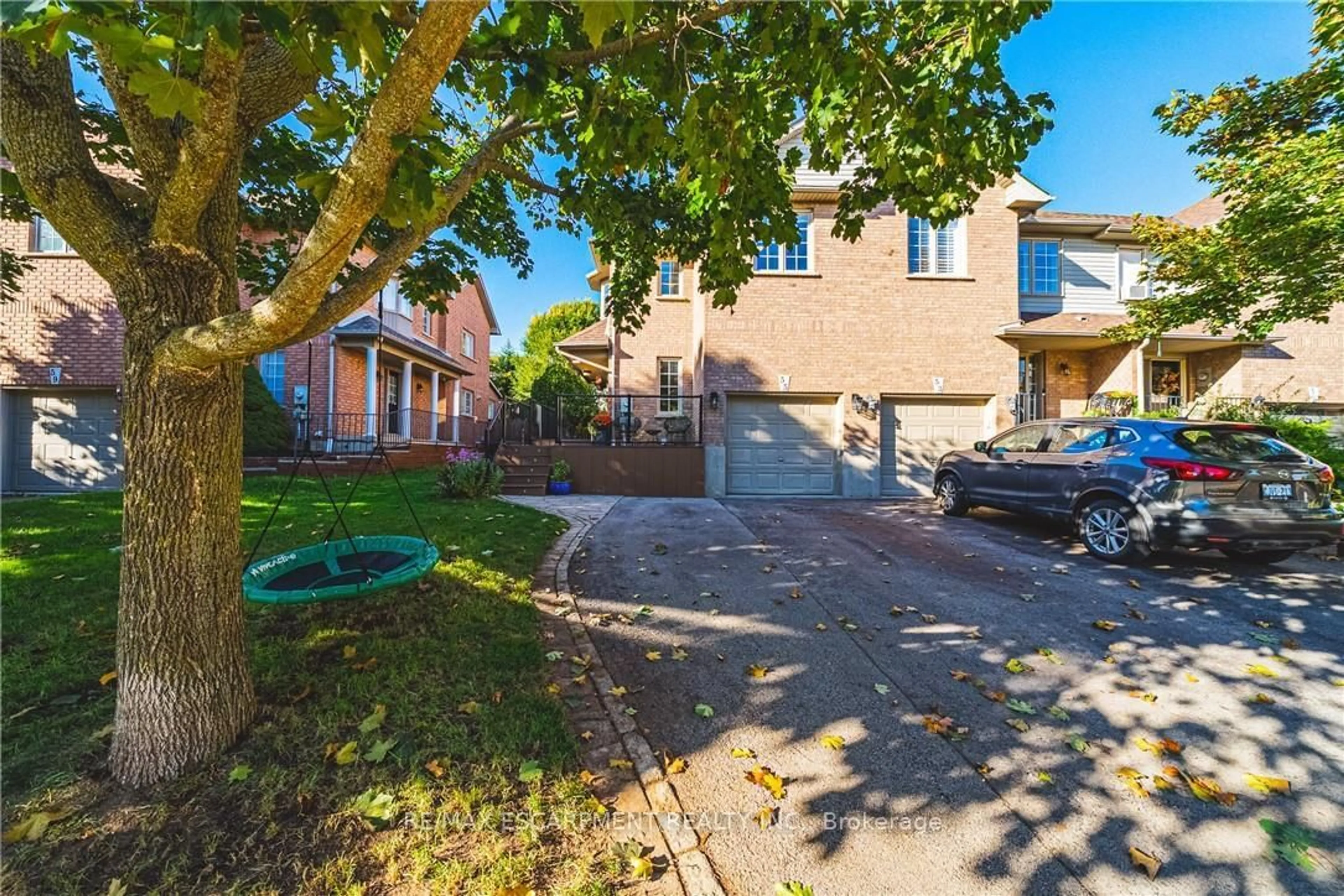 A pic from outside/outdoor area/front of a property/back of a property/a pic from drone, street for 55 Morwick Dr, Hamilton Ontario L9G 4Y4