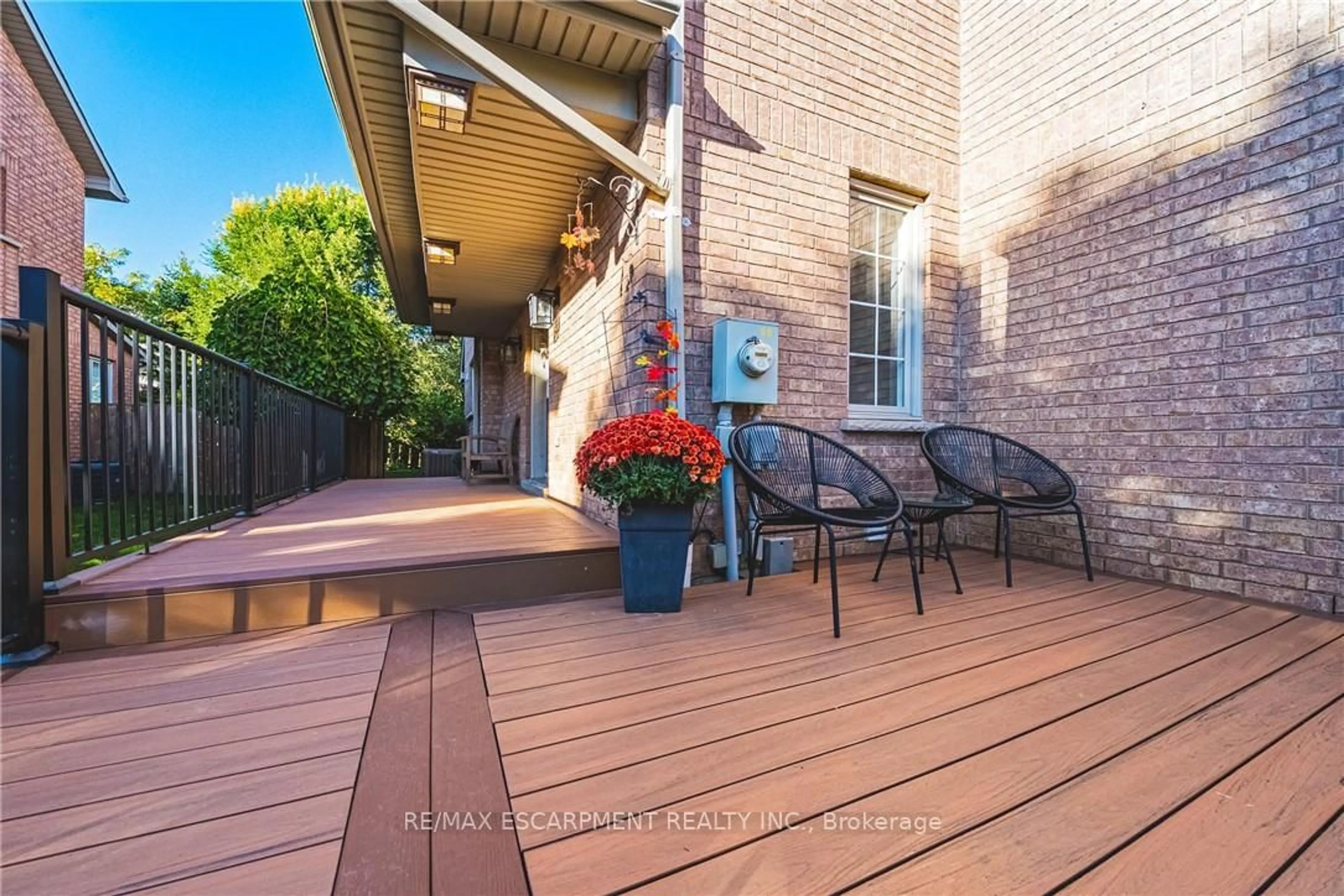 Patio, street for 55 Morwick Dr, Hamilton Ontario L9G 4Y4