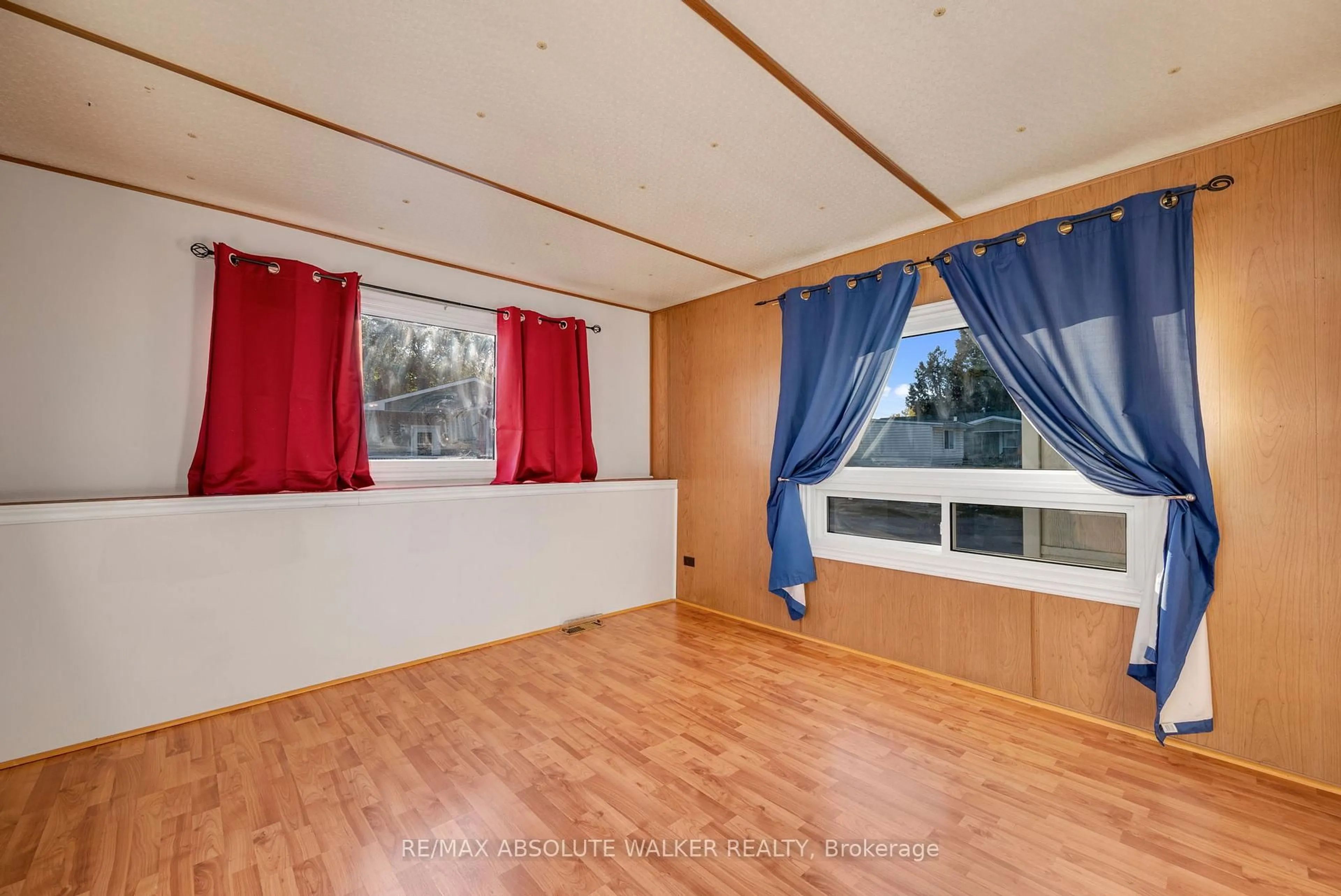 A pic of a room for 18 Tracy Ave, Ottawa Ontario K2H 7P7