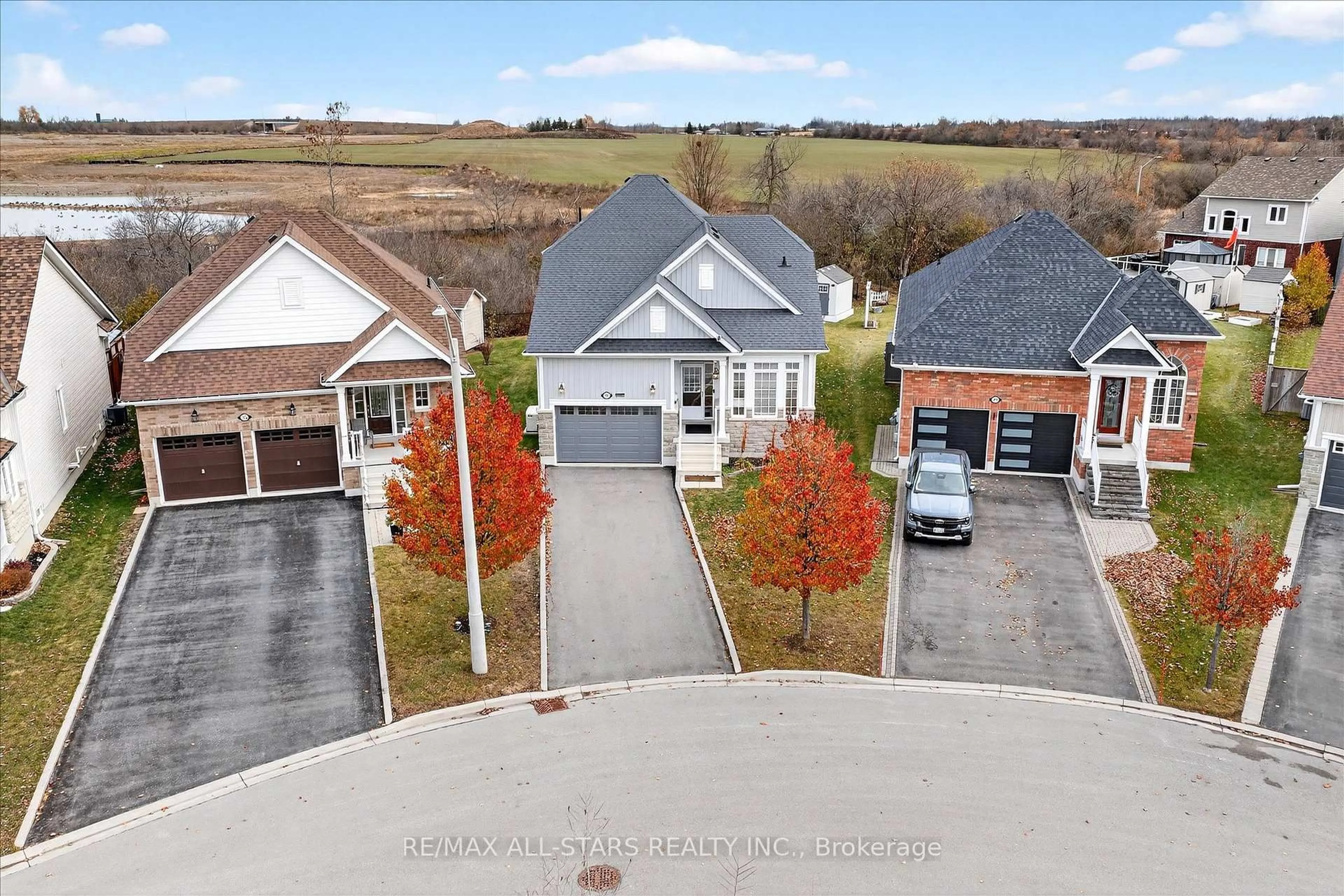 A pic from outside/outdoor area/front of a property/back of a property/a pic from drone, street for 33 Deacon Cres, Kawartha Lakes Ontario K9V 1C3