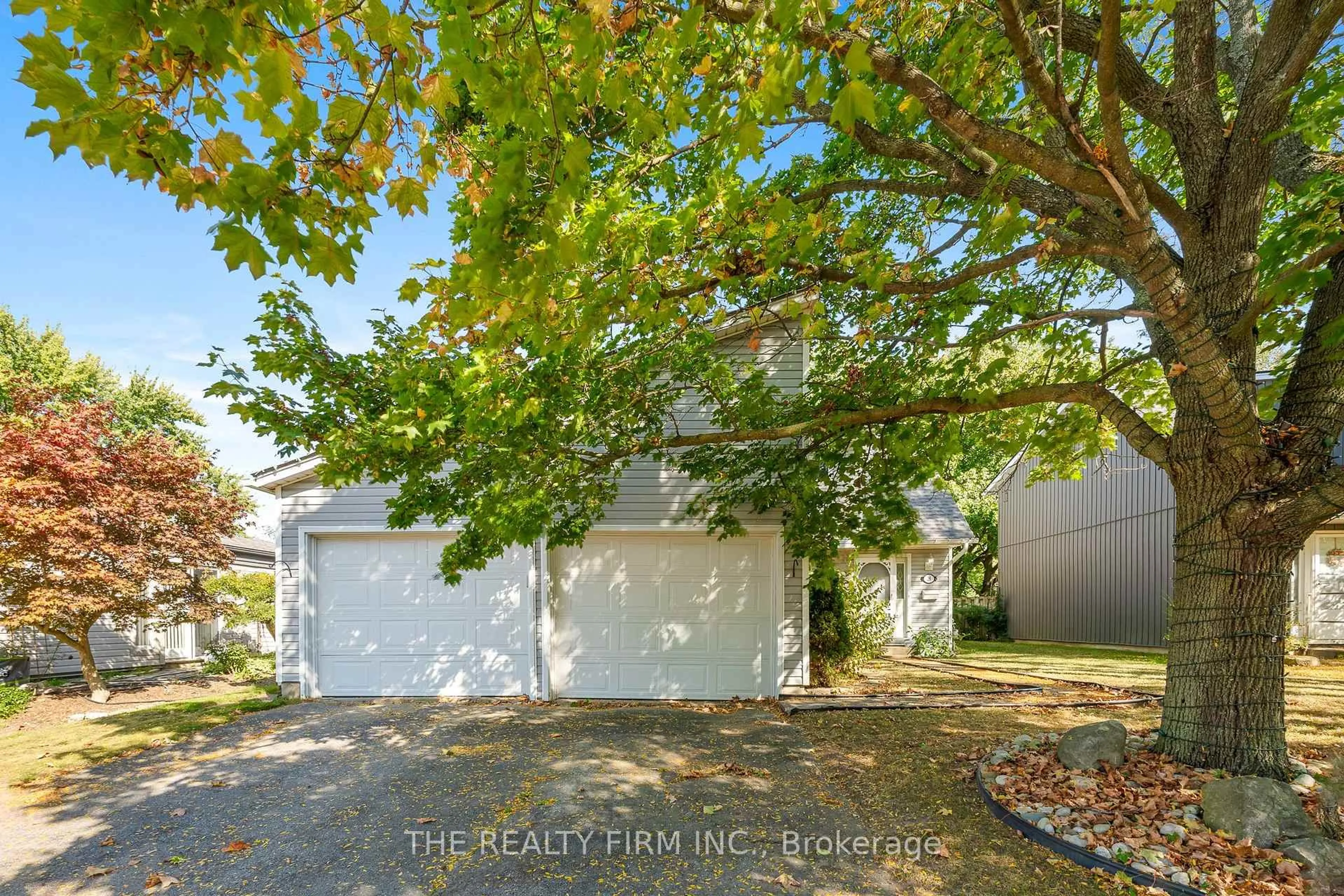 A pic from outside/outdoor area/front of a property/back of a property/a pic from drone, street for 26 Monmore Rd, London North Ontario N6G 2W6