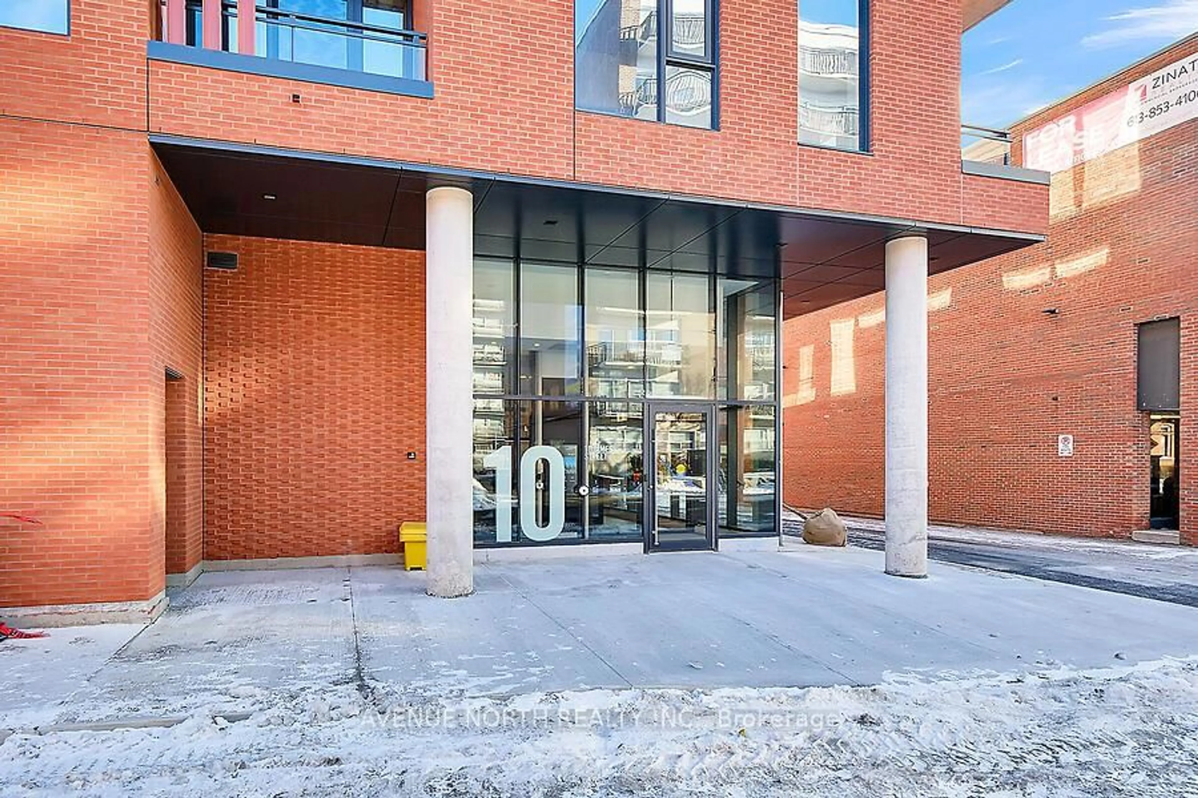 Indoor foyer for 10 James St #717, Ottawa Ontario K2P 1T2