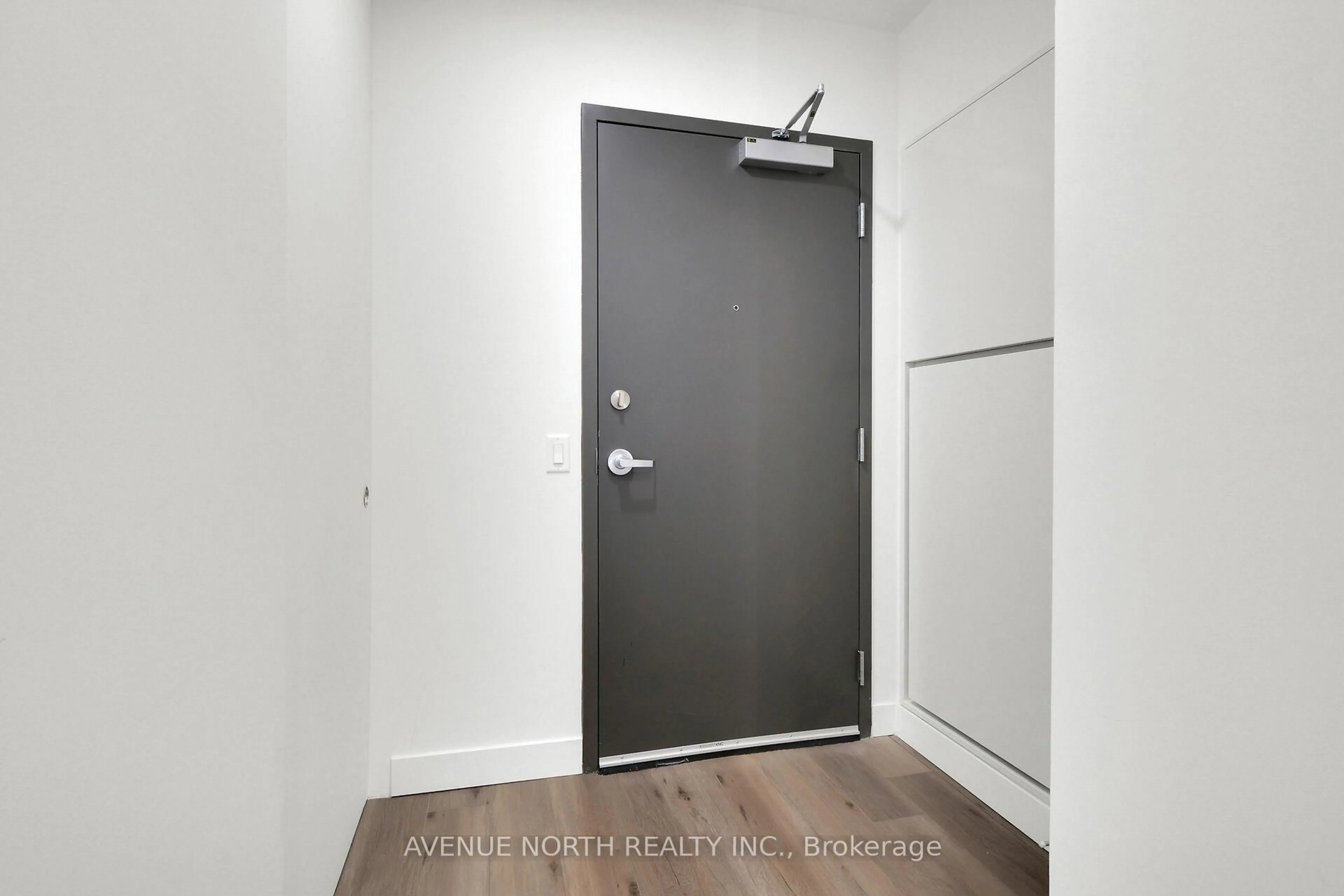 Indoor entryway for 10 James St #717, Ottawa Ontario K2P 1T2