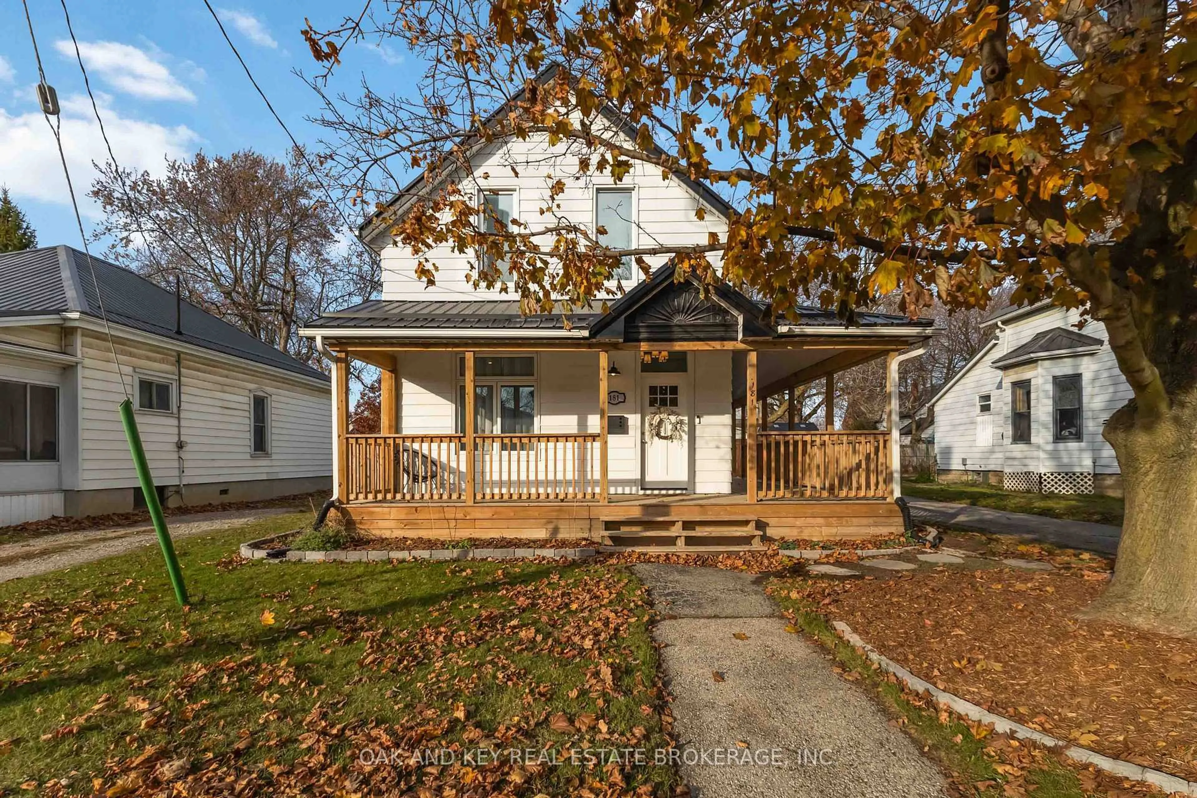 Home with vinyl exterior material, street for 181 Wellington St, St. Thomas Ontario N5R 2S3