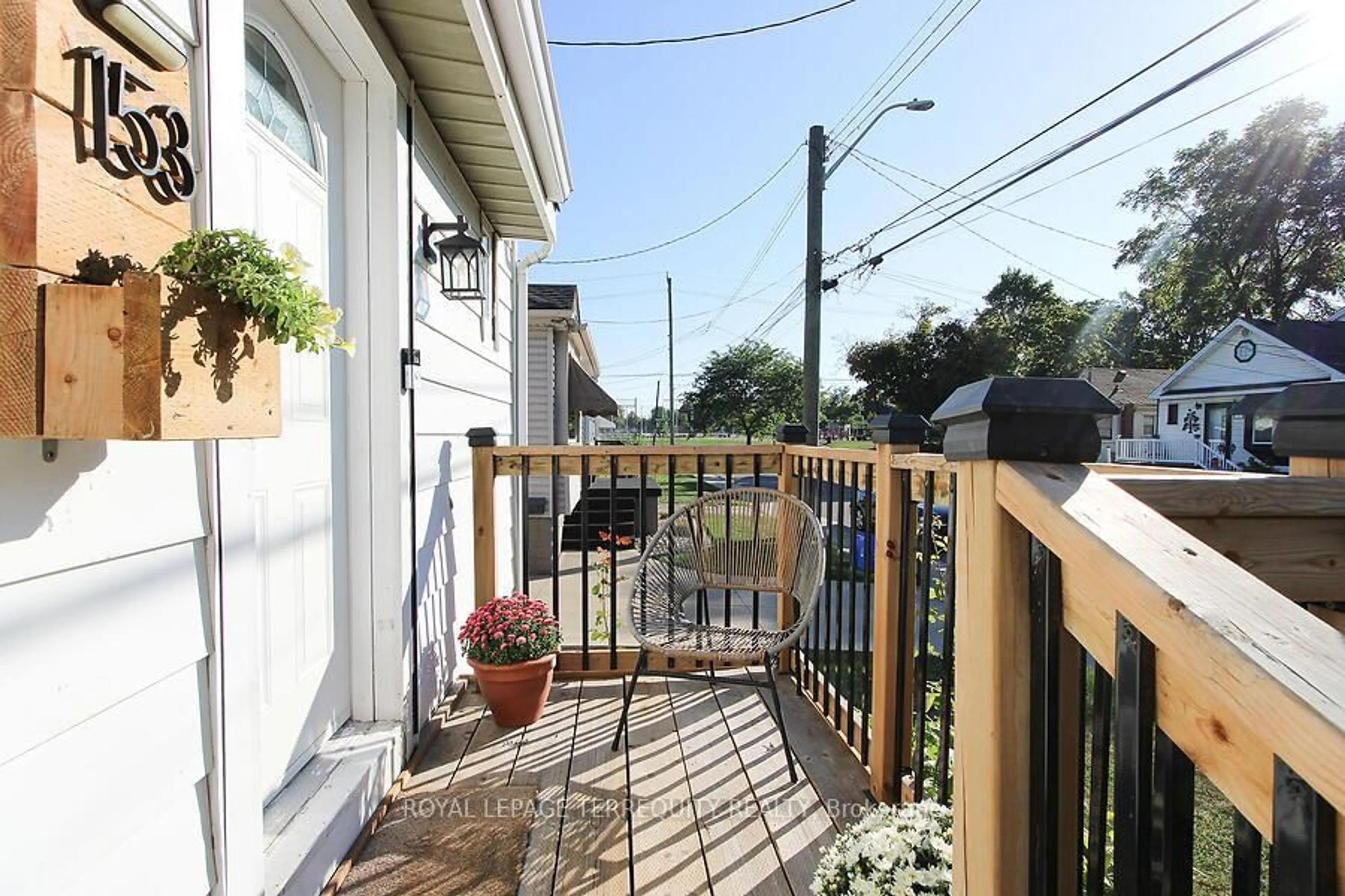 Patio, street for 153 East 16th St, Hamilton Ontario L9A 4J4