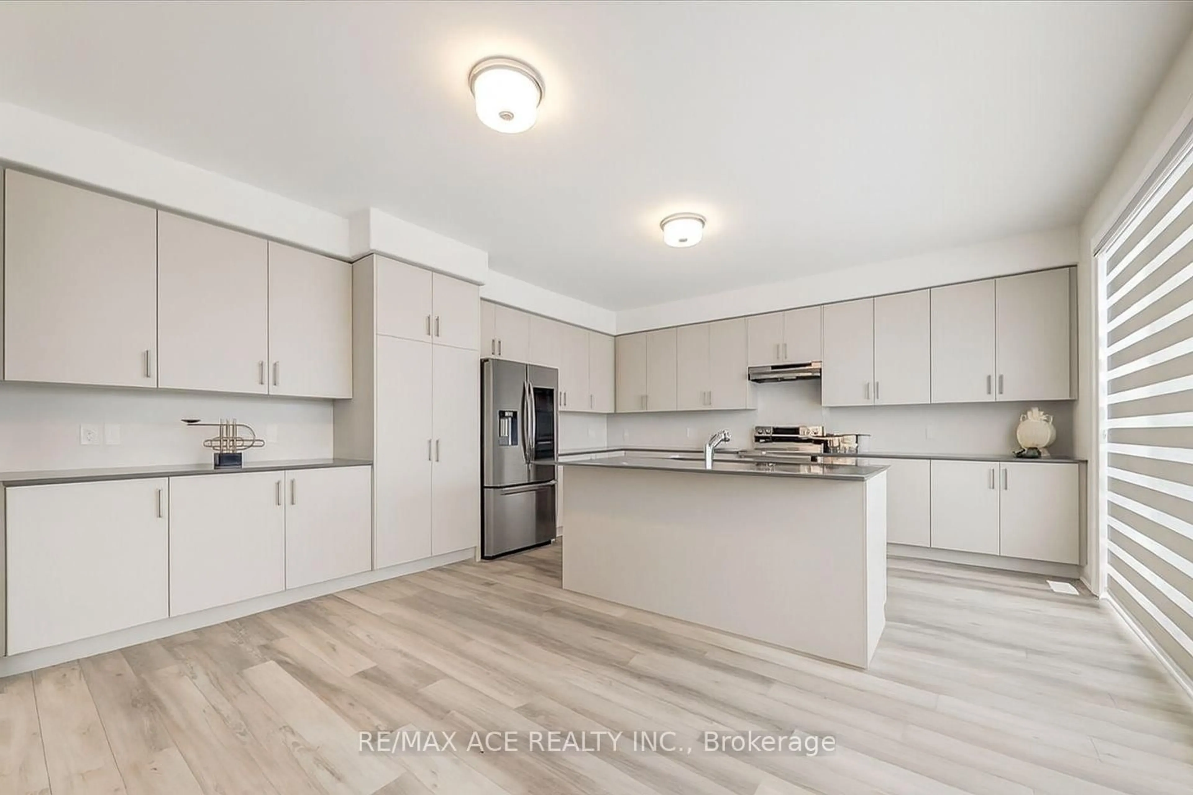 Open concept kitchen, unknown for 350 Cullen Tr, Peterborough Ontario K9H 0J9