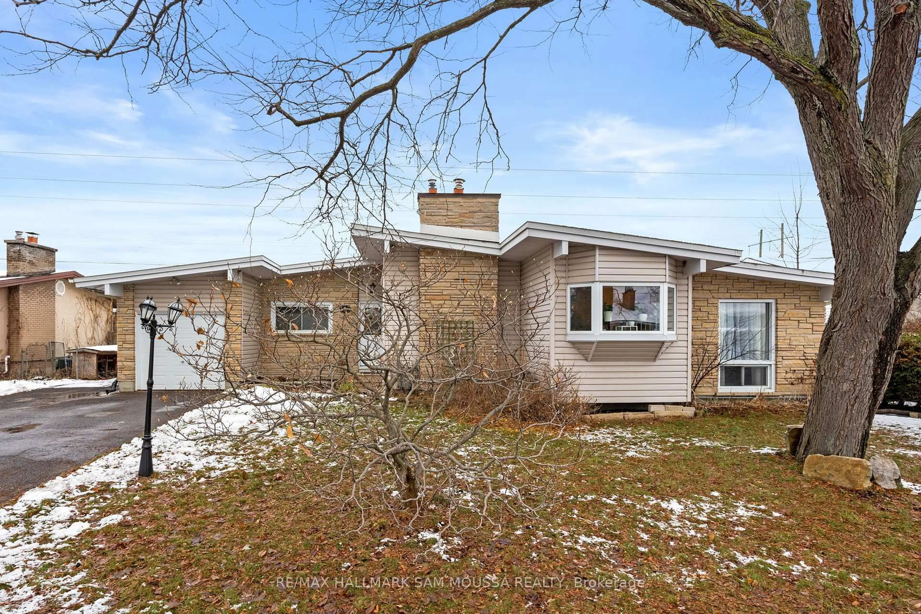 Unknown for 9 Quinpool Cres, Ottawa Ontario K2H 6H9