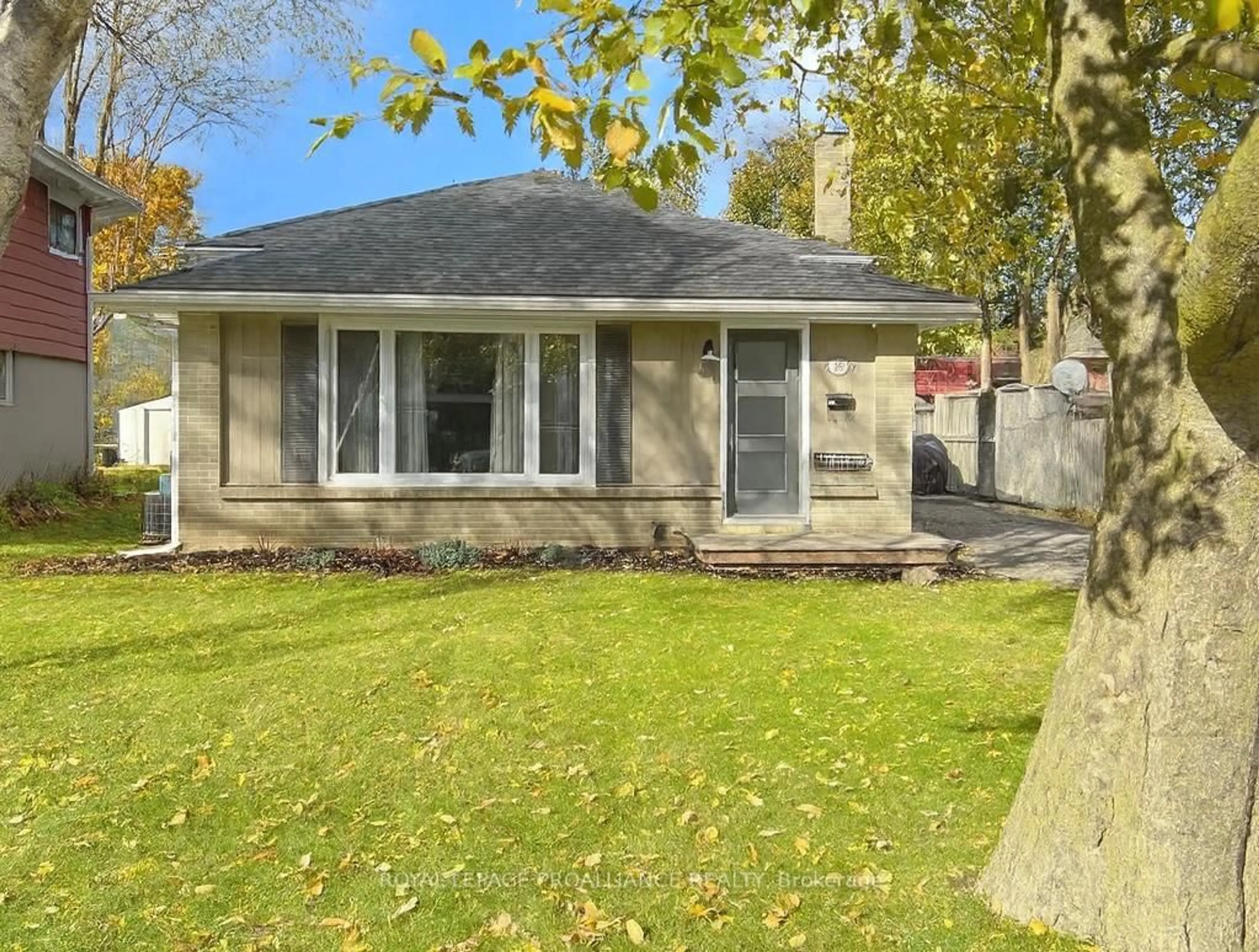 Unknown for 16 Lee Ave, Belleville Ontario K8N 1Y2