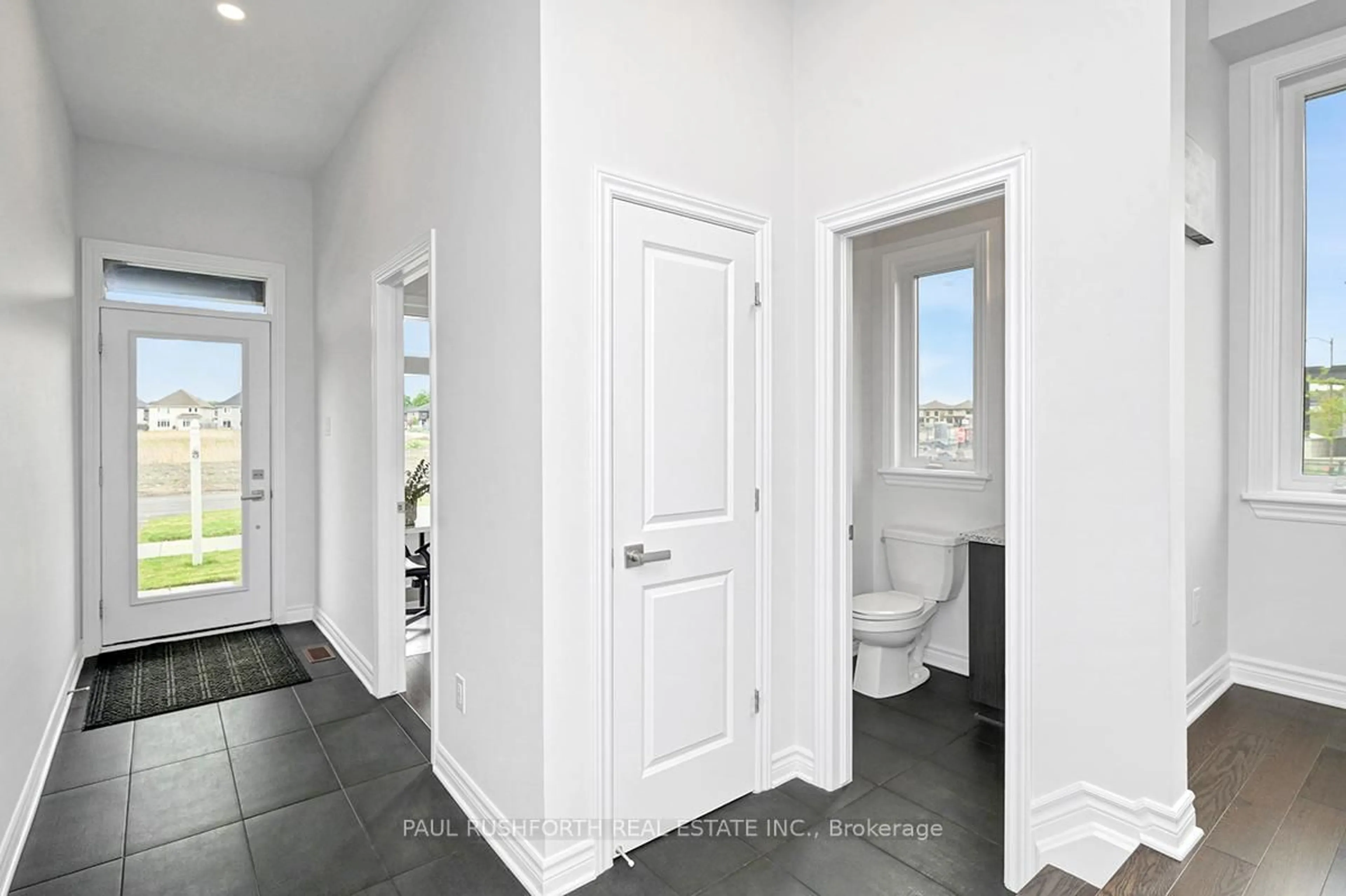 Indoor entryway for 770 Cope Dr, Ottawa Ontario K2S 2P9