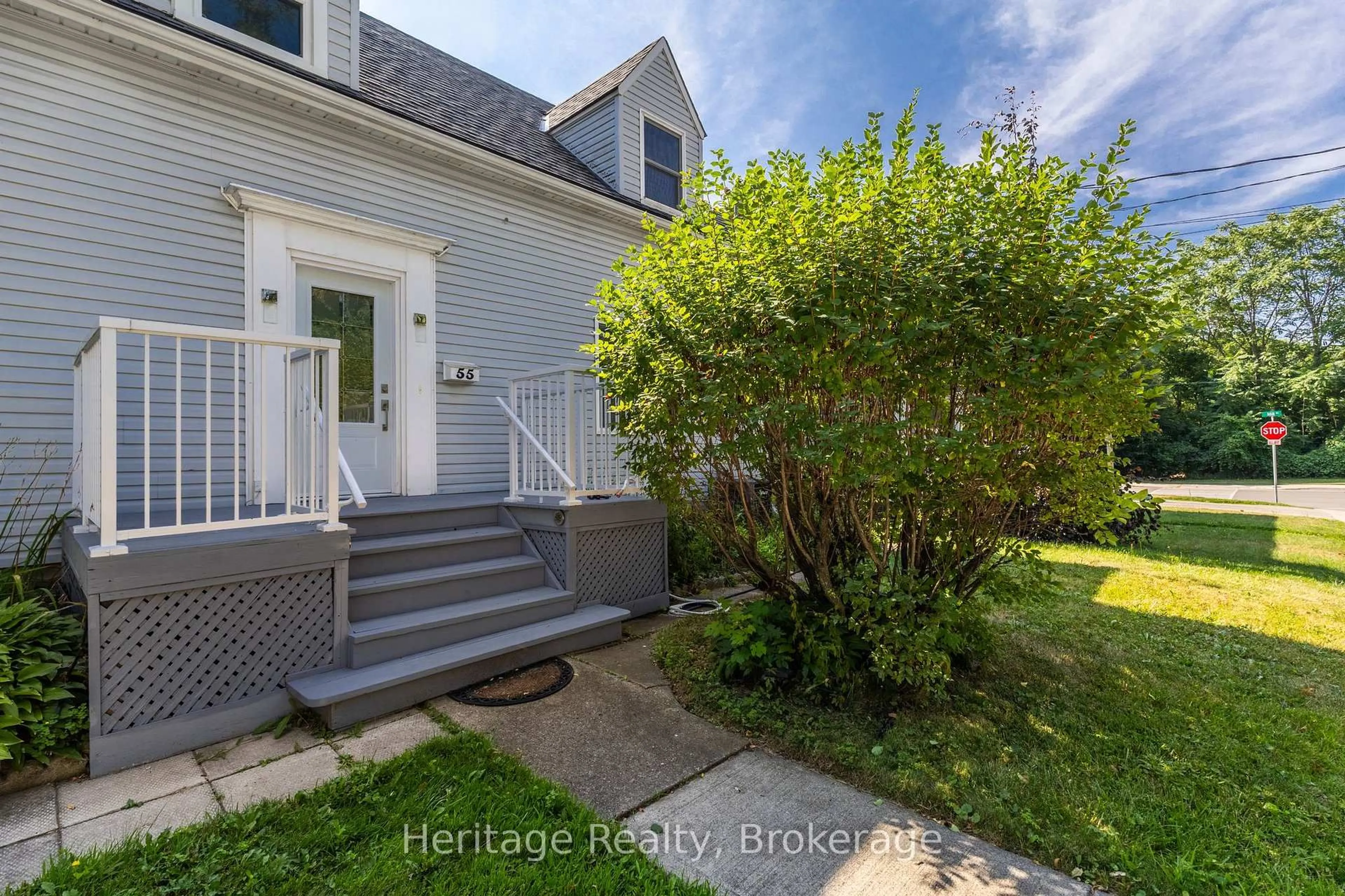 A pic from outside/outdoor area/front of a property/back of a property/a pic from drone, street for 55 Wellington St, Hamilton Ontario L8N 2P9