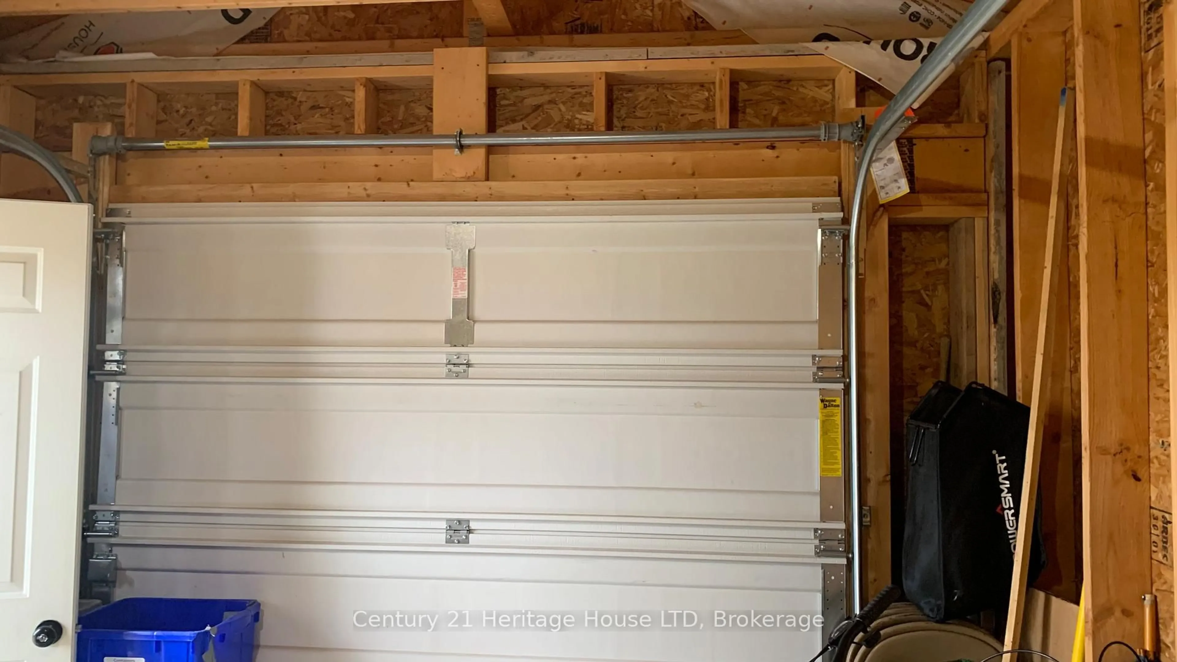 Indoor garage for 13 Knoll St, Port Colborne Ontario L3K 5A4