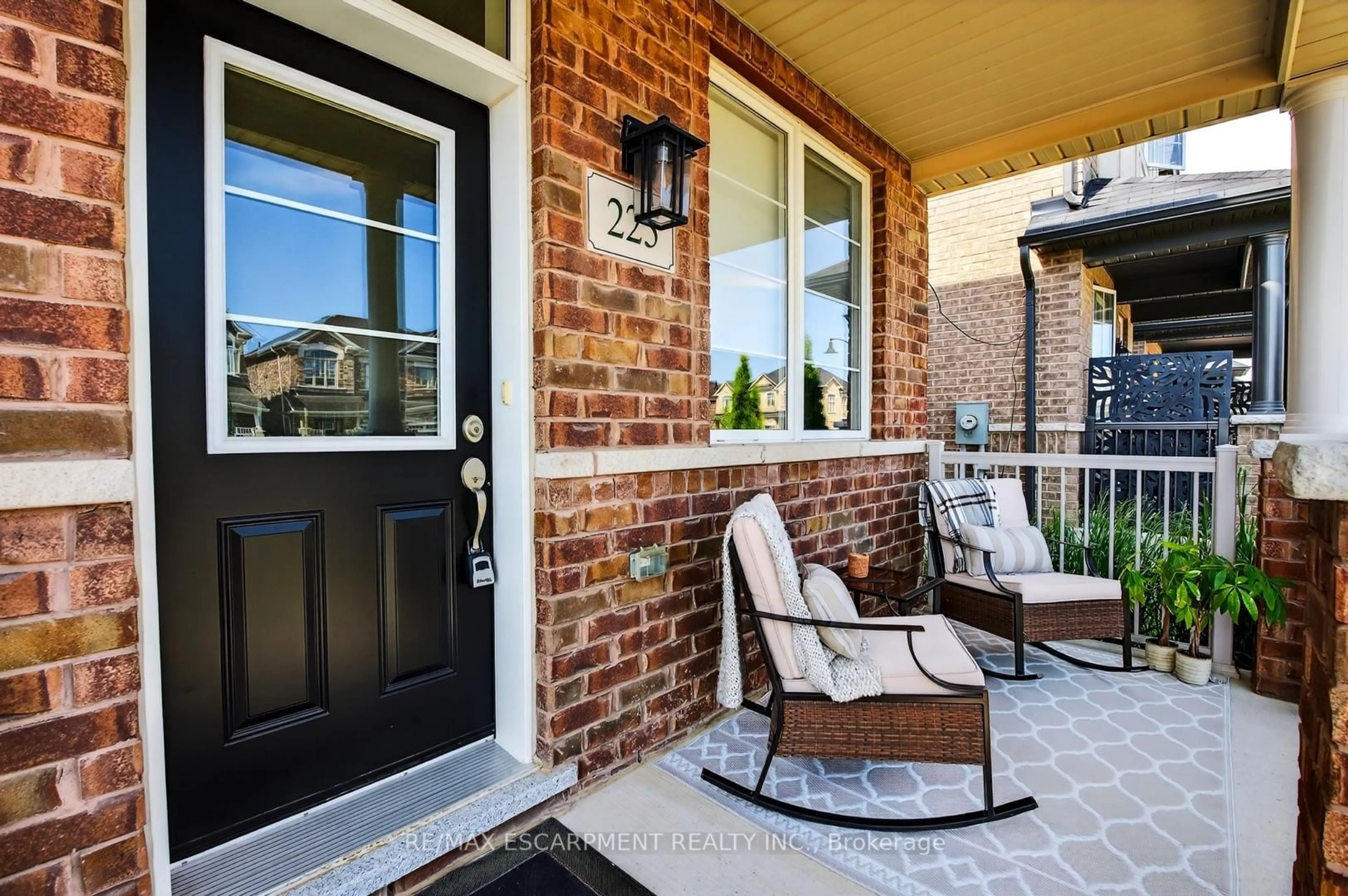 Unknown for 225 Skinner Rd, Hamilton Ontario L8B 1X2