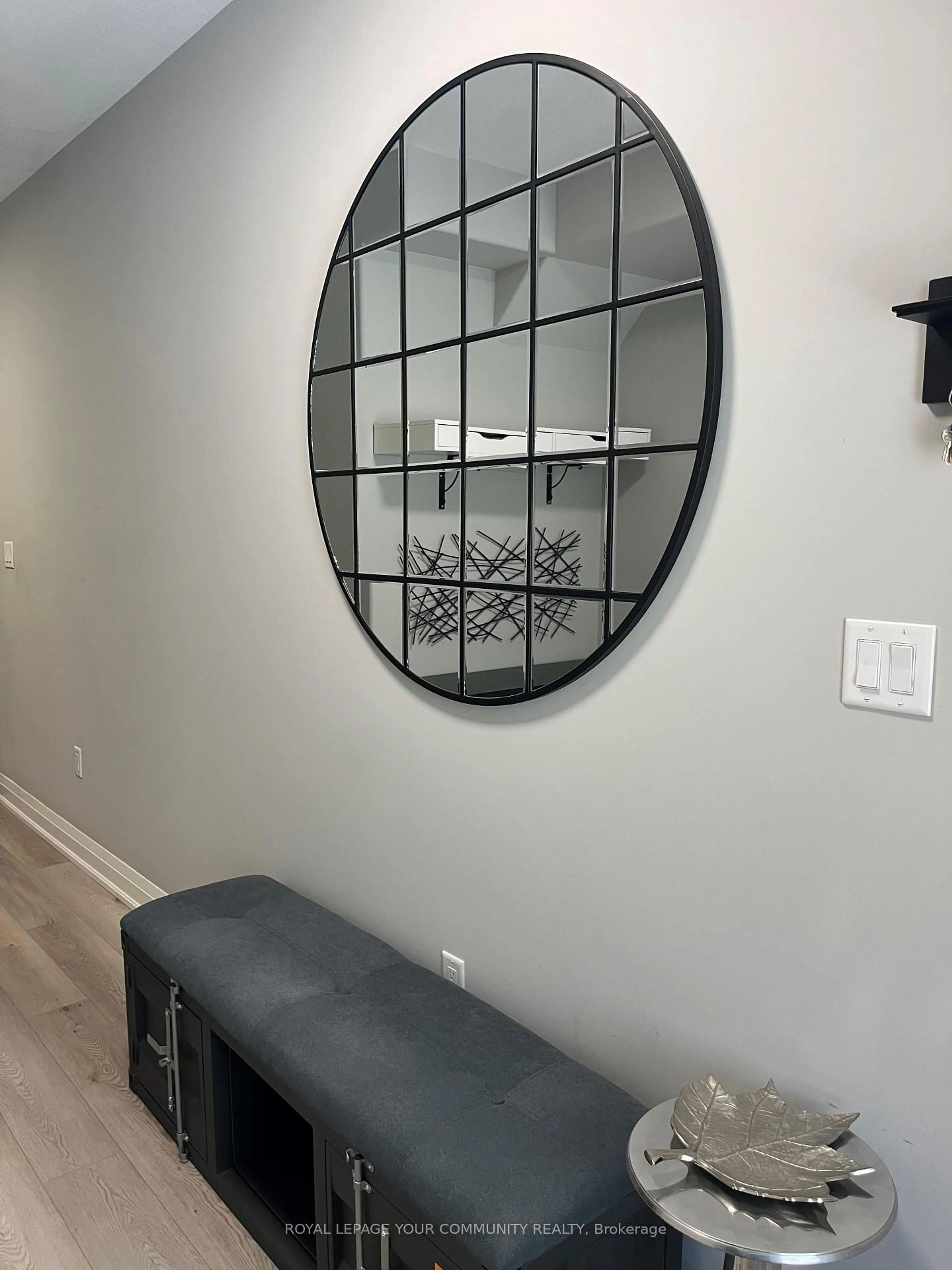 Indoor entryway for 201 Westbank Tr #49, Hamilton Ontario L8J 0H4