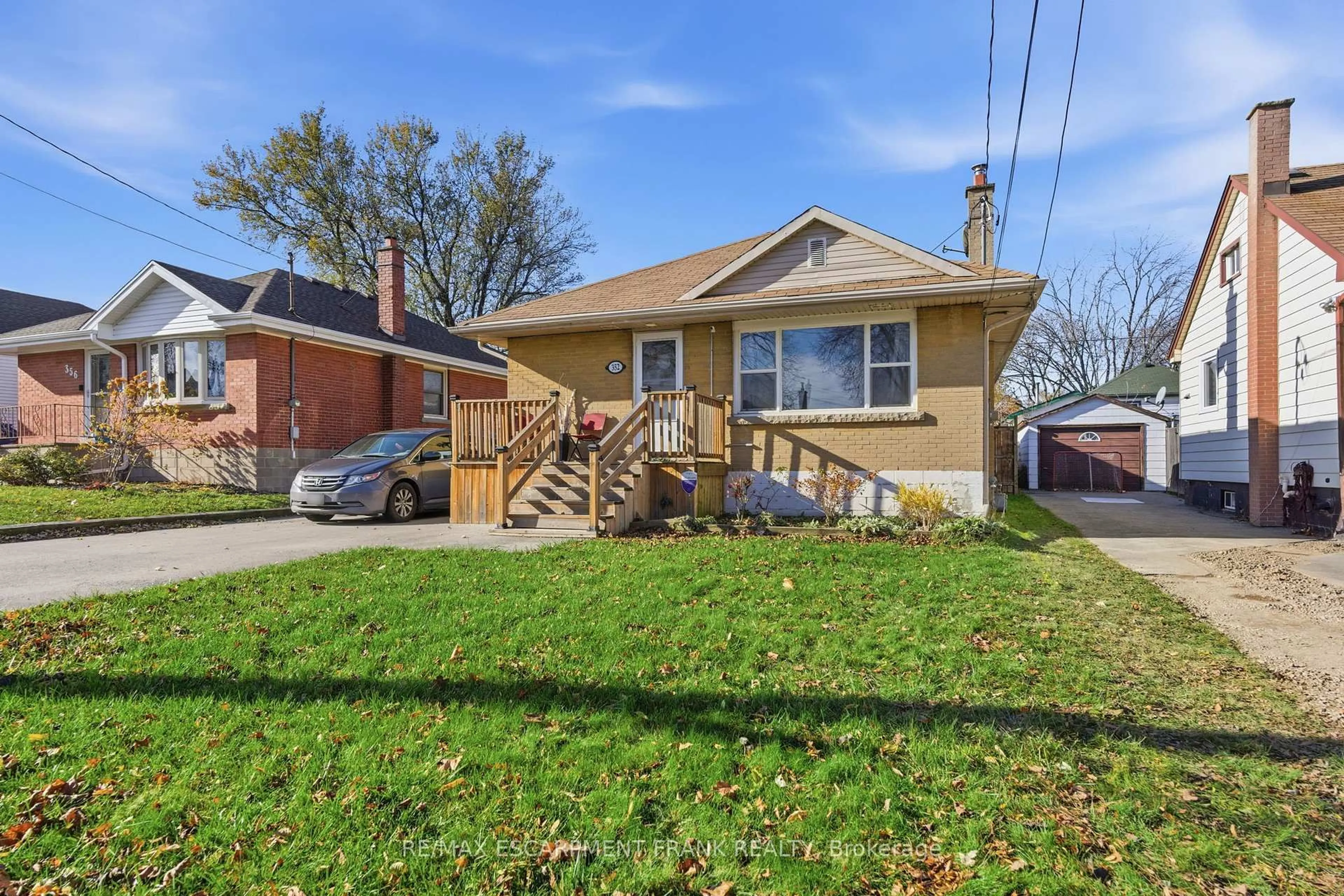 Home with brick exterior material, street for 352 East 28th St, Hamilton Ontario L8V 3J6