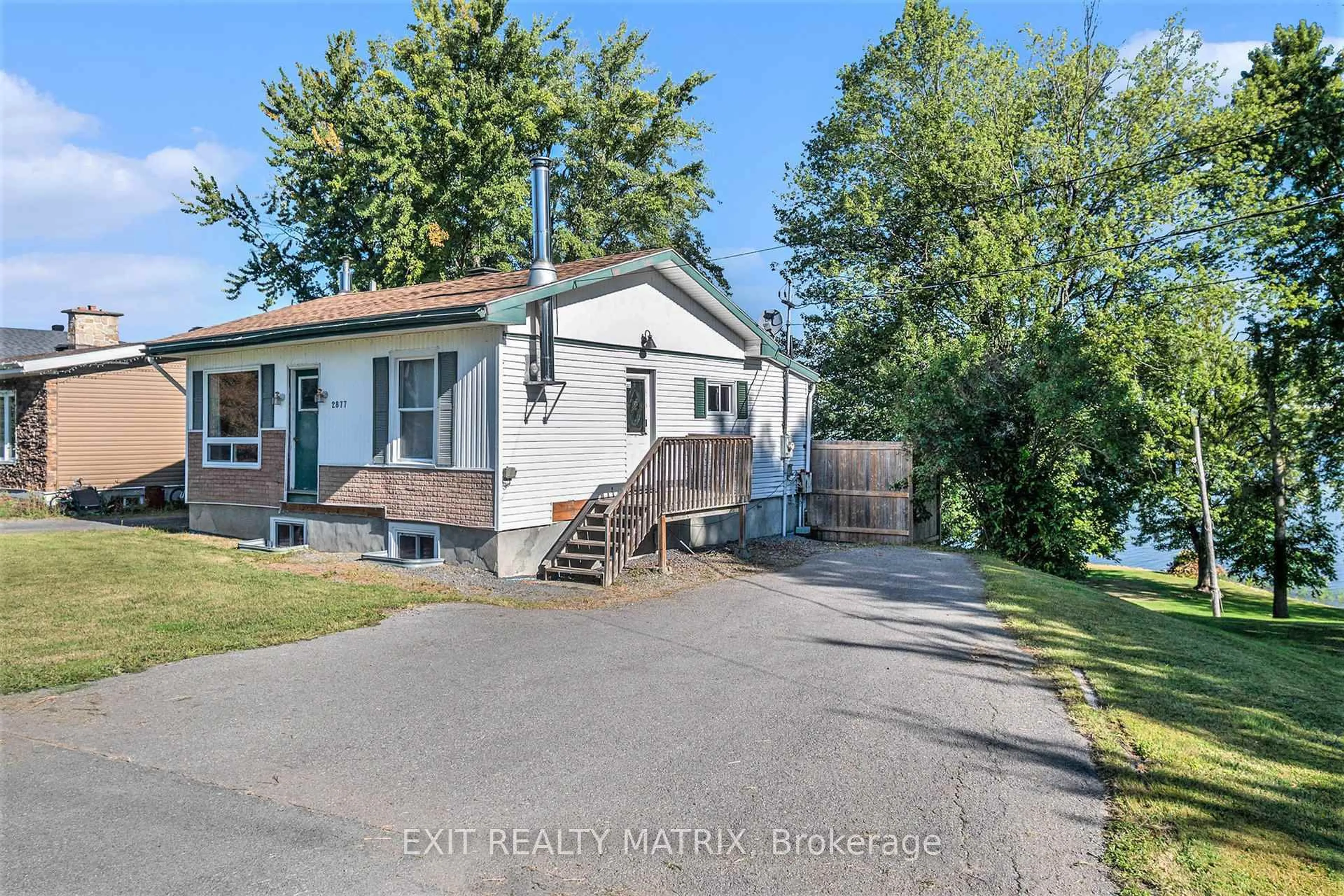 A pic from outside/outdoor area/front of a property/back of a property/a pic from drone, street for 2877 Principale St, Alfred and Plantagenet Ontario K0A 3K0