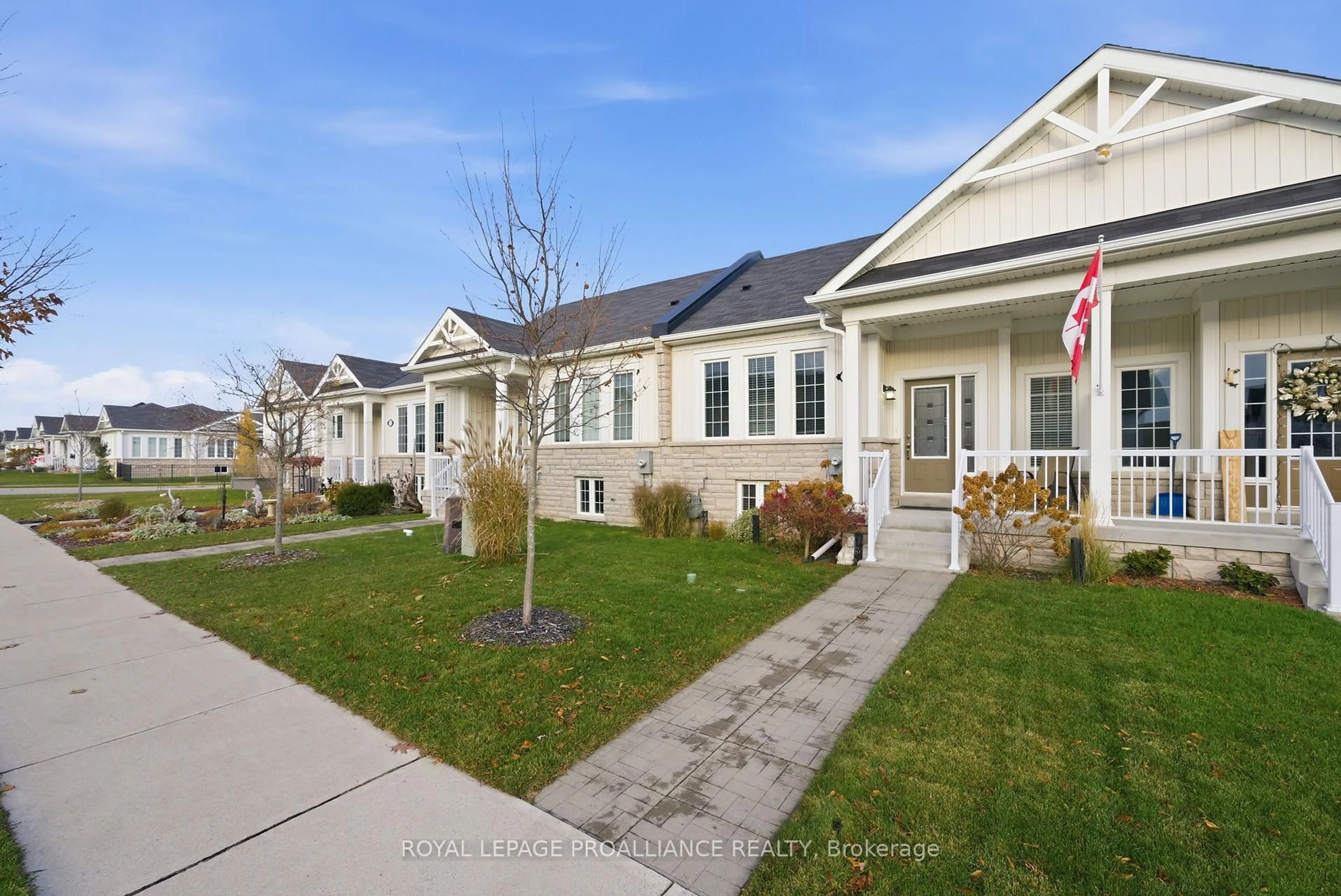 Home with vinyl exterior material, street for 716 Wilkins Gate, Cobourg Ontario K9A 0J3