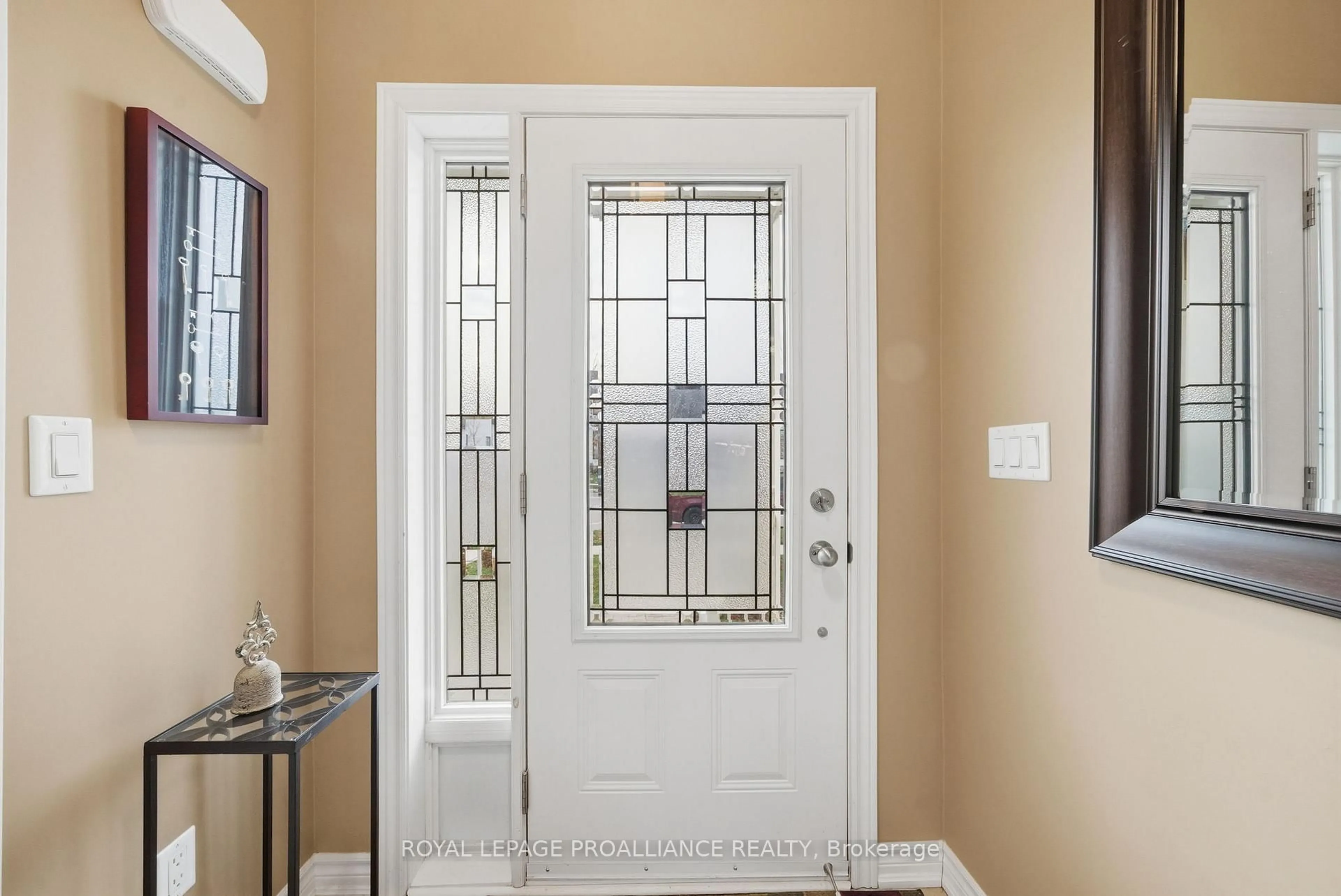 Indoor entryway for 716 Wilkins Gate, Cobourg Ontario K9A 0J3