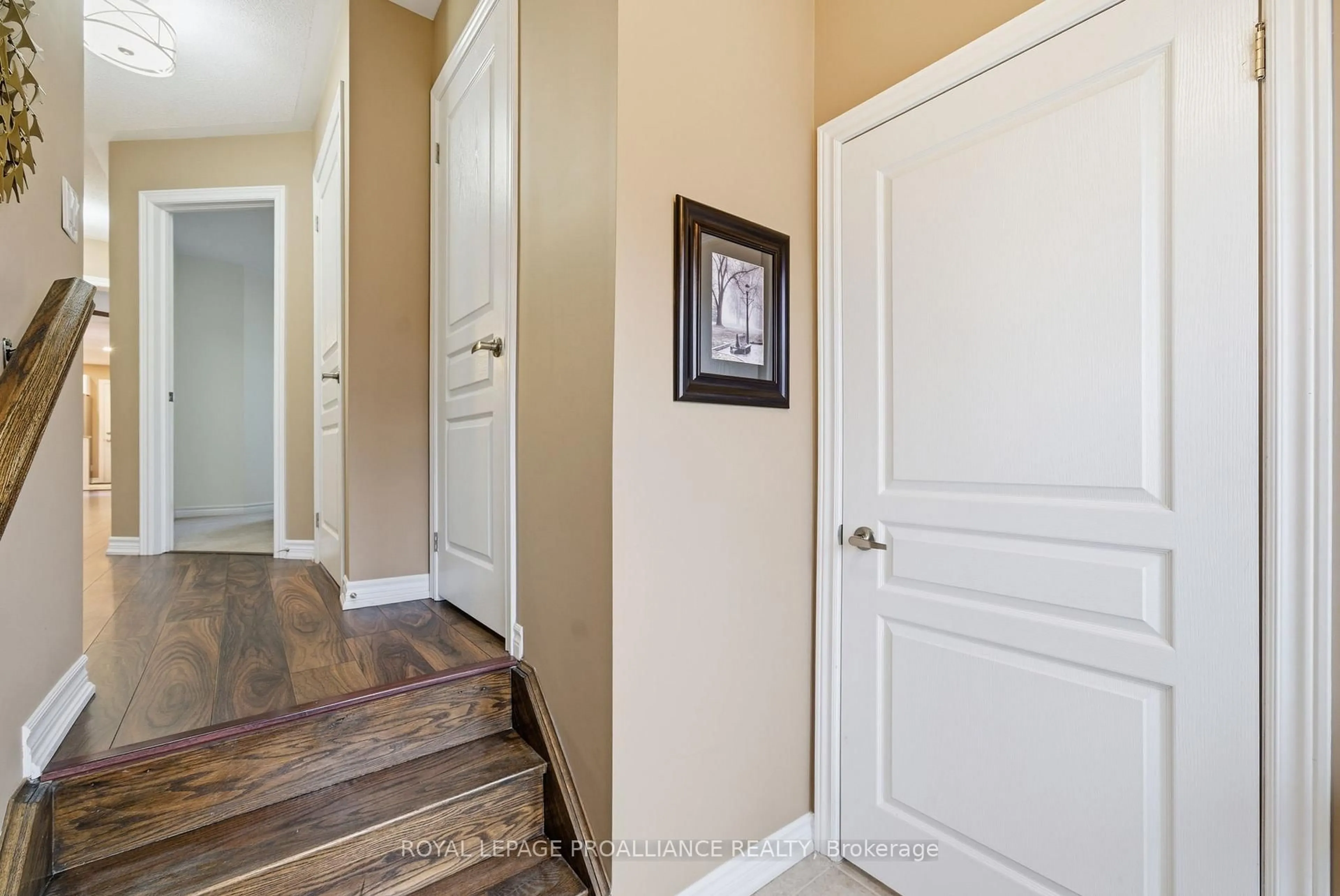 Indoor entryway for 716 Wilkins Gate, Cobourg Ontario K9A 0J3