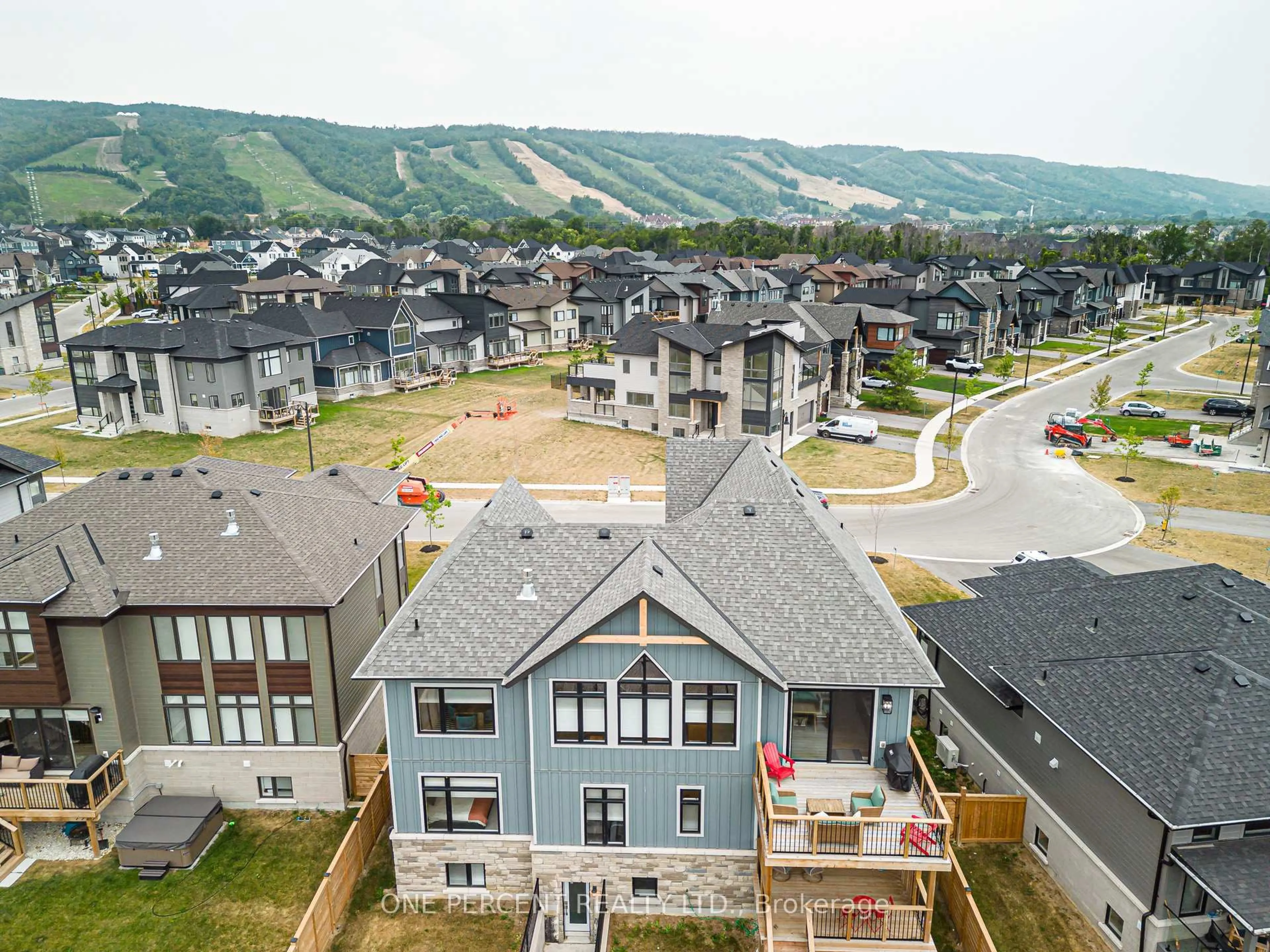 A pic from outside/outdoor area/front of a property/back of a property/a pic from drone, mountain view for 114 Cattail Cres, Blue Mountains Ontario L9Y 4X5