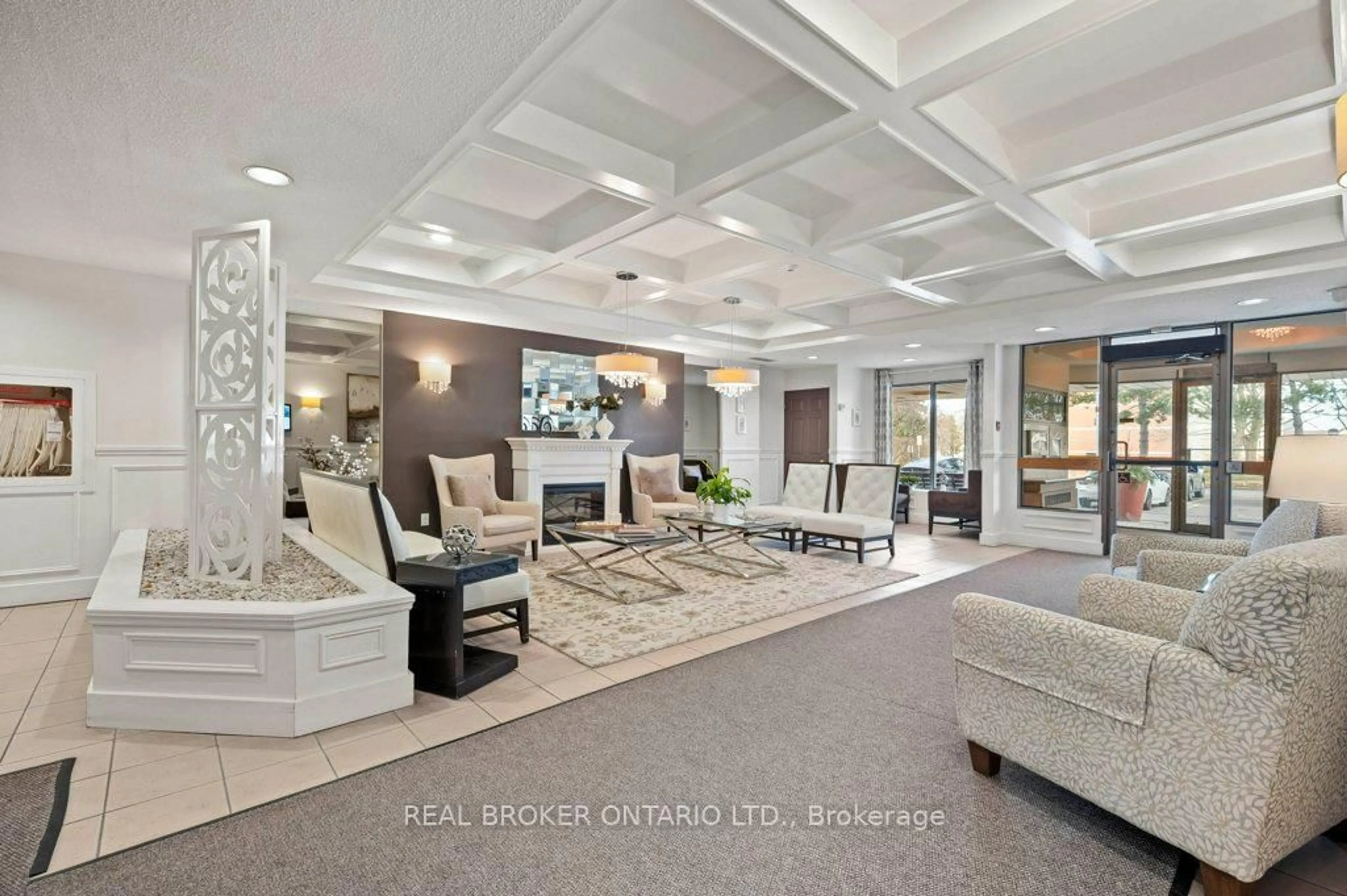 Indoor foyer for 265 Westcourt Pl #101, Waterloo Ontario N2L 6E4