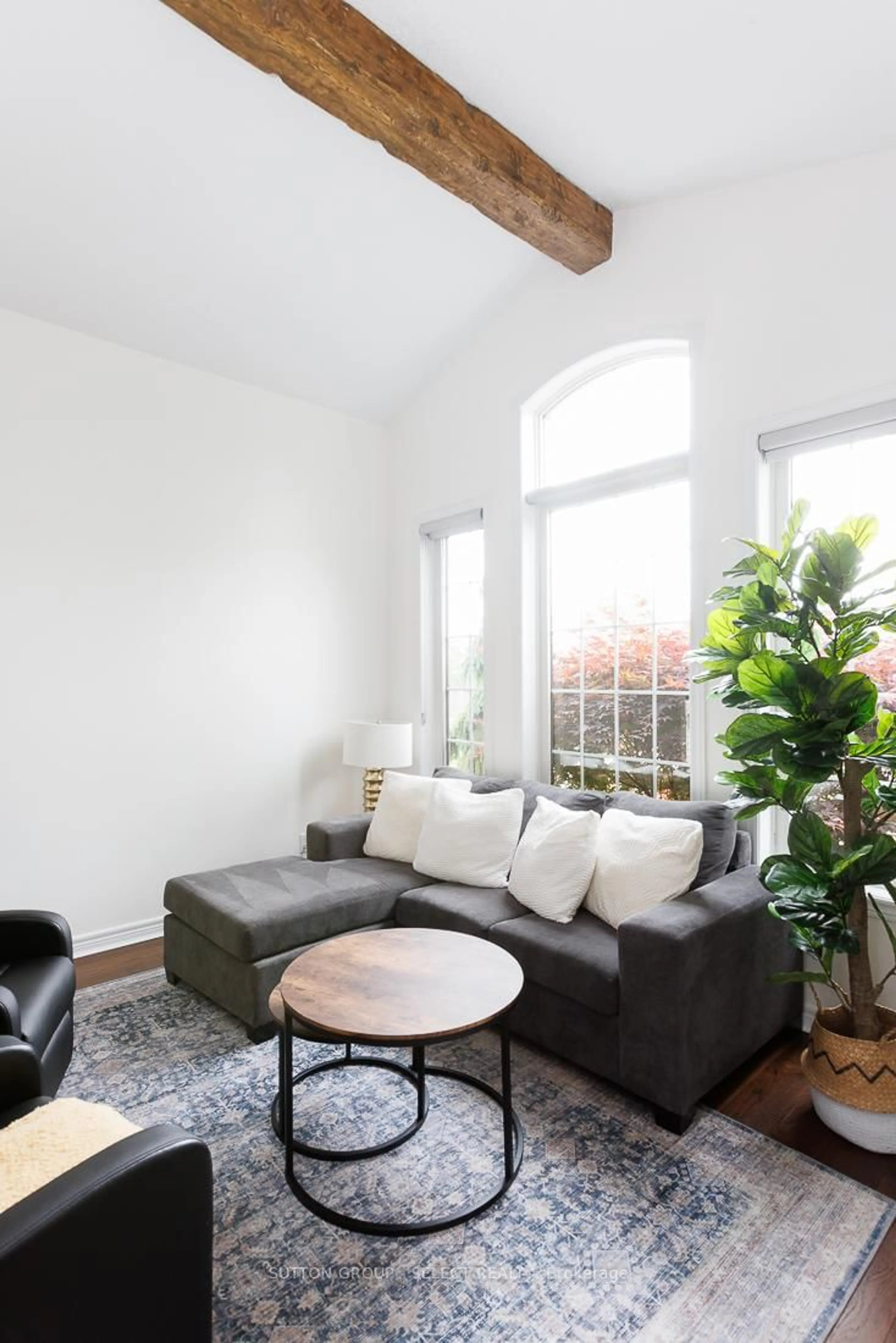 Living room with furniture, unknown for 382 Plane Tree Dr, London North Ontario N6G 5J4