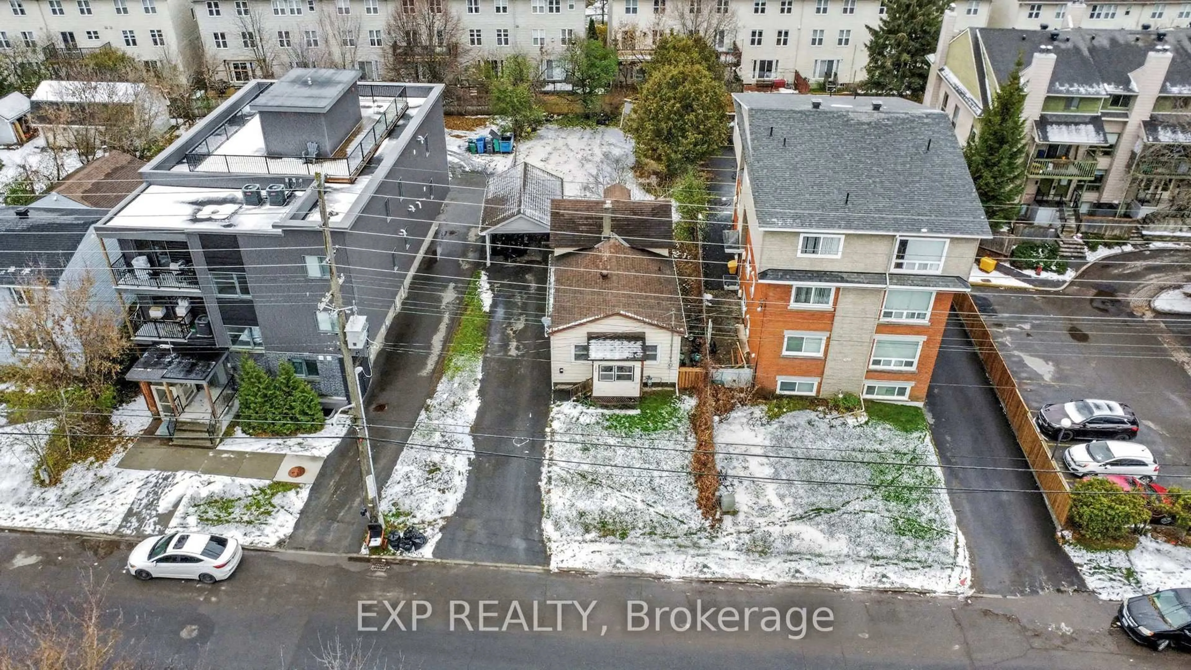 A pic from outside/outdoor area/front of a property/back of a property/a pic from drone, city buildings view from balcony for 280 PRESLAND Rd, Ottawa Ontario K1K 2B8