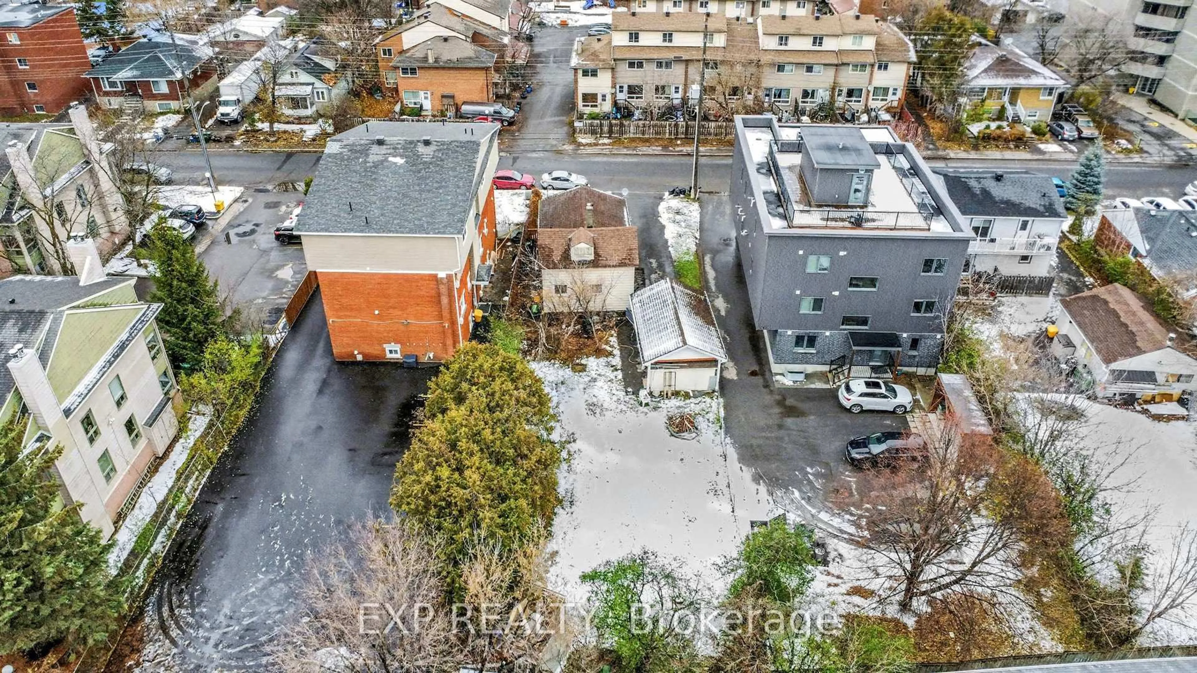 A pic from outside/outdoor area/front of a property/back of a property/a pic from drone, city buildings view from balcony for 280 PRESLAND Rd, Ottawa Ontario K1K 2B8