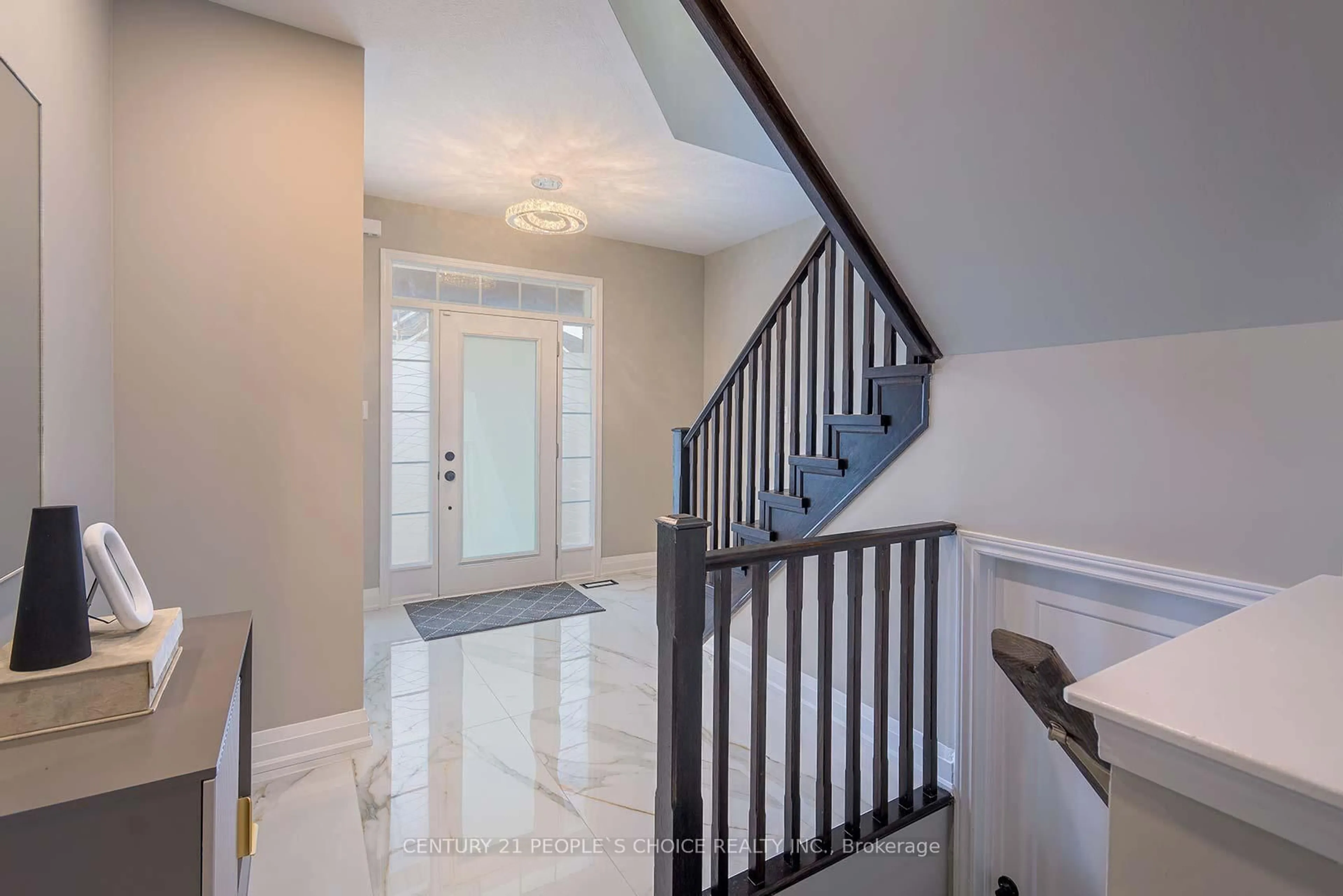Indoor entryway for 26 Shoreacres Dr, Kitchener Ontario N2R 0K7