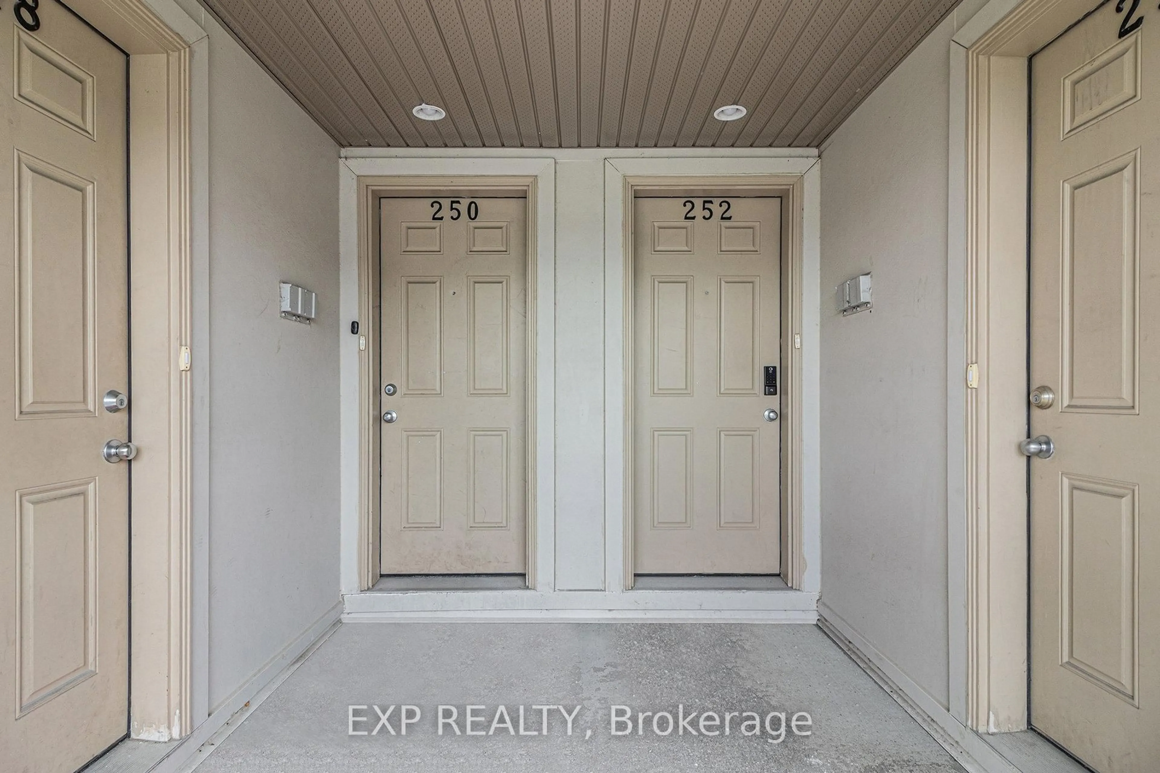 Indoor entryway for 250 Shanly Private, Ottawa Ontario K2J 5X6